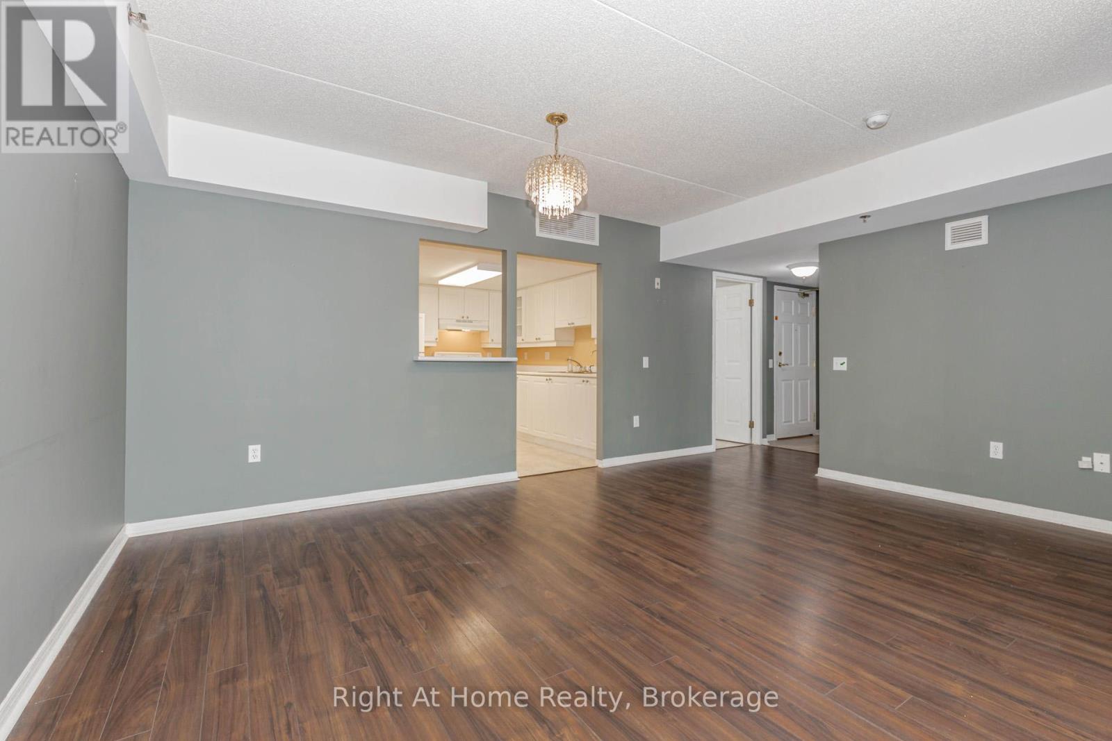 203 - 137 Martin Street, Milton, Ontario  L9T 5H4 - Photo 8 - W12393095