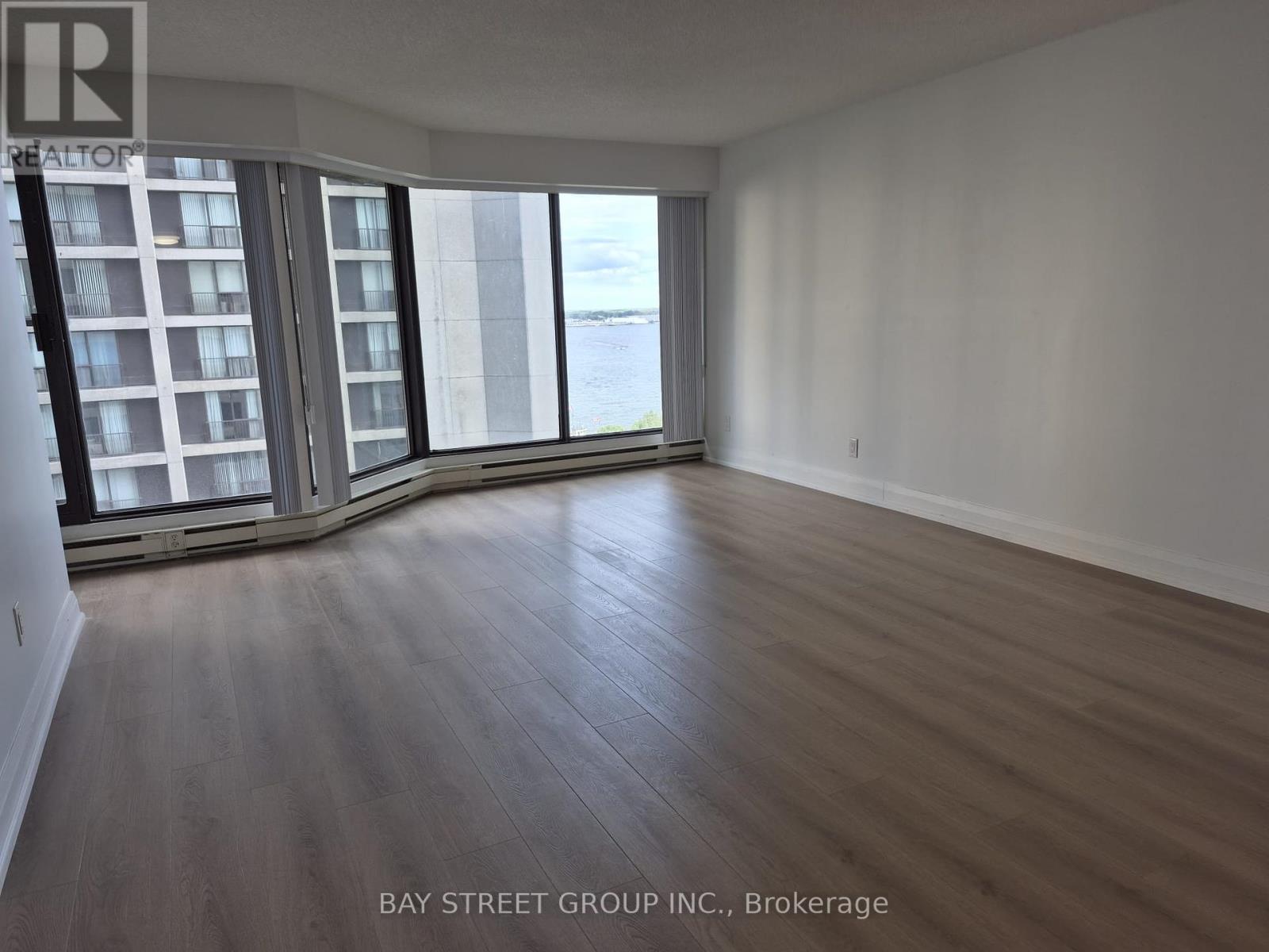 1305 - 65 Harbour Square, Toronto, Ontario  M5J 2L4 - Photo 4 - C12392531