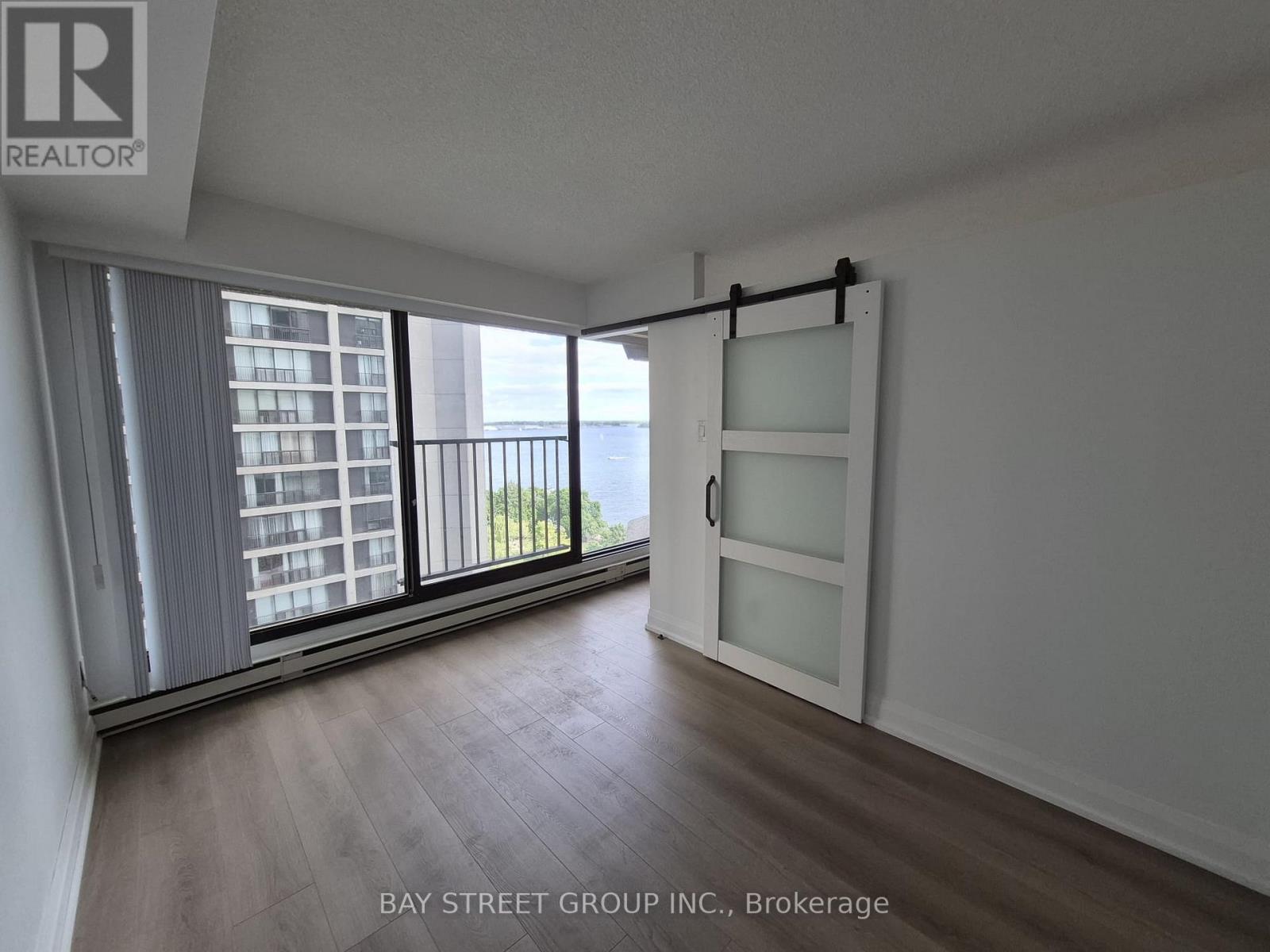 1305 - 65 Harbour Square, Toronto, Ontario  M5J 2L4 - Photo 5 - C12392531