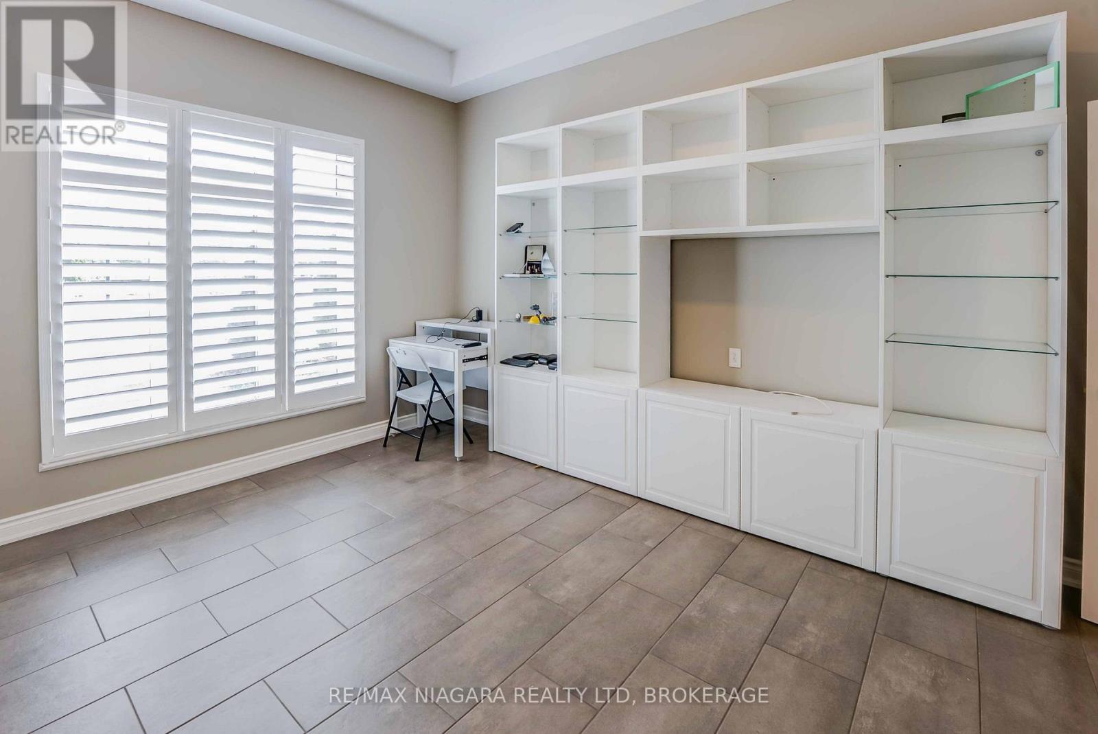 127 - 8111 Forest Glen Drive, Niagara Falls (Mt. Carmel), Ontario  L2H 2Y7 - Photo 11 - X12393085