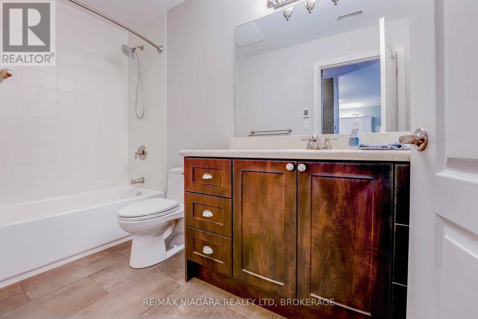 127 - 8111 Forest Glen Drive, Niagara Falls (Mt. Carmel), Ontario  L2H 2Y7 - Photo 12 - X12393085