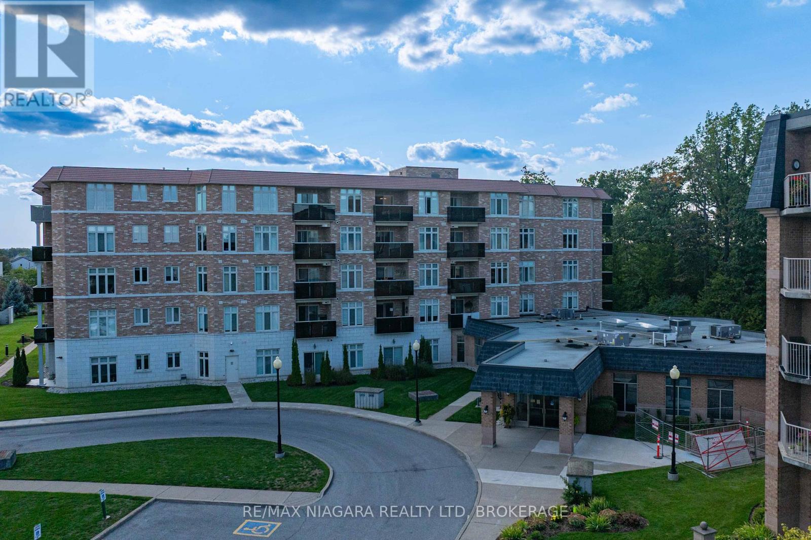 127 - 8111 Forest Glen Drive, Niagara Falls (Mt. Carmel), Ontario  L2H 2Y7 - Photo 2 - X12393085