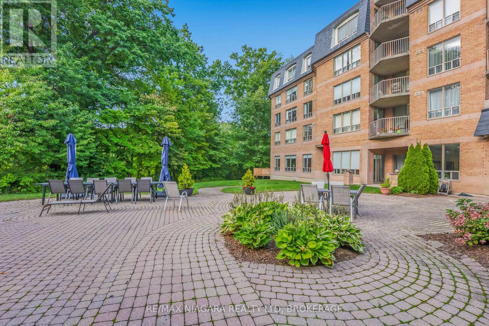 127 - 8111 Forest Glen Drive, Niagara Falls (Mt. Carmel), Ontario  L2H 2Y7 - Photo 4 - X12393085