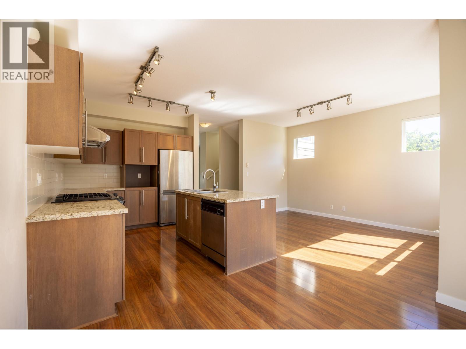 112 1125 Kensal Place, Coquitlam, British Columbia  V3B 0G3 - Photo 2 - R3046024