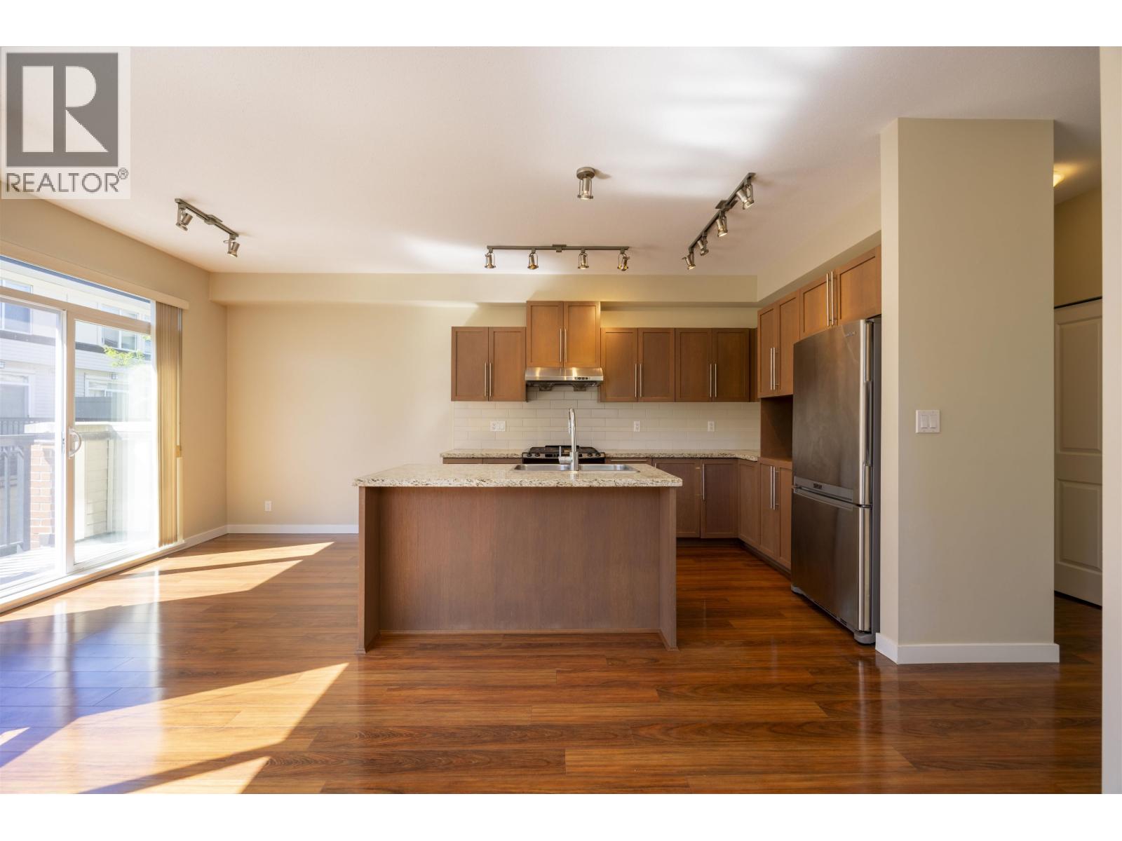 112 1125 Kensal Place, Coquitlam, British Columbia  V3B 0G3 - Photo 4 - R3046024