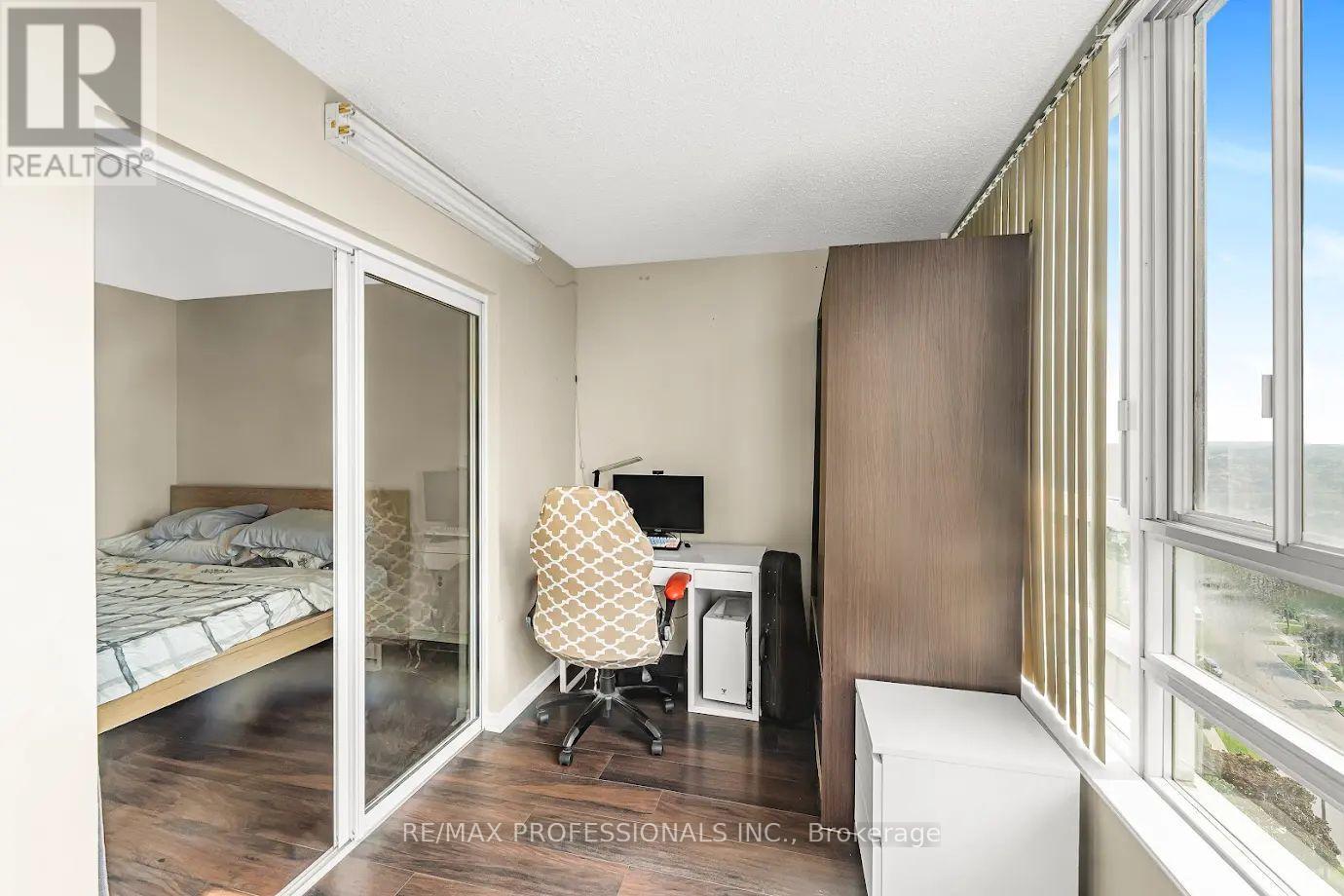 1502 - 50 Kingsbridge Garden Circle, Mississauga, Ontario  L5R 1Y2 - Photo 13 - W12393075