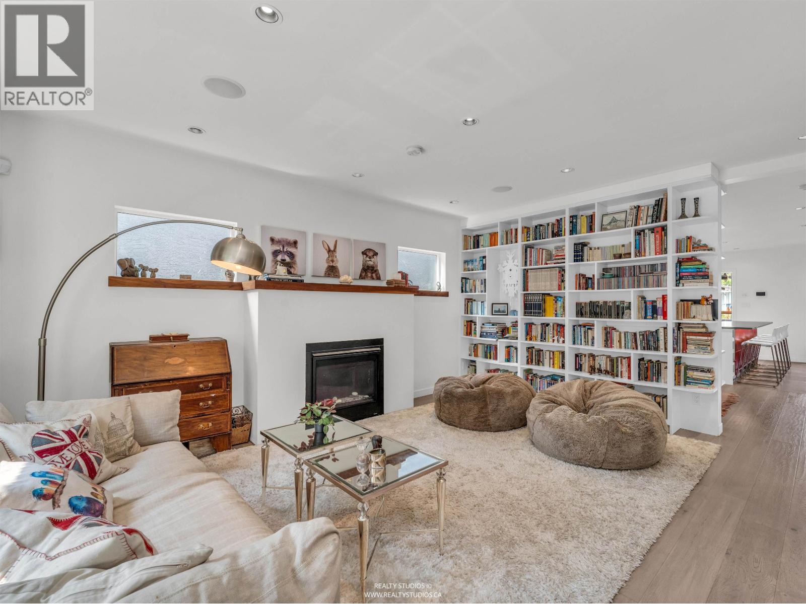 Property at 661 W 20TH AVENUE image 2