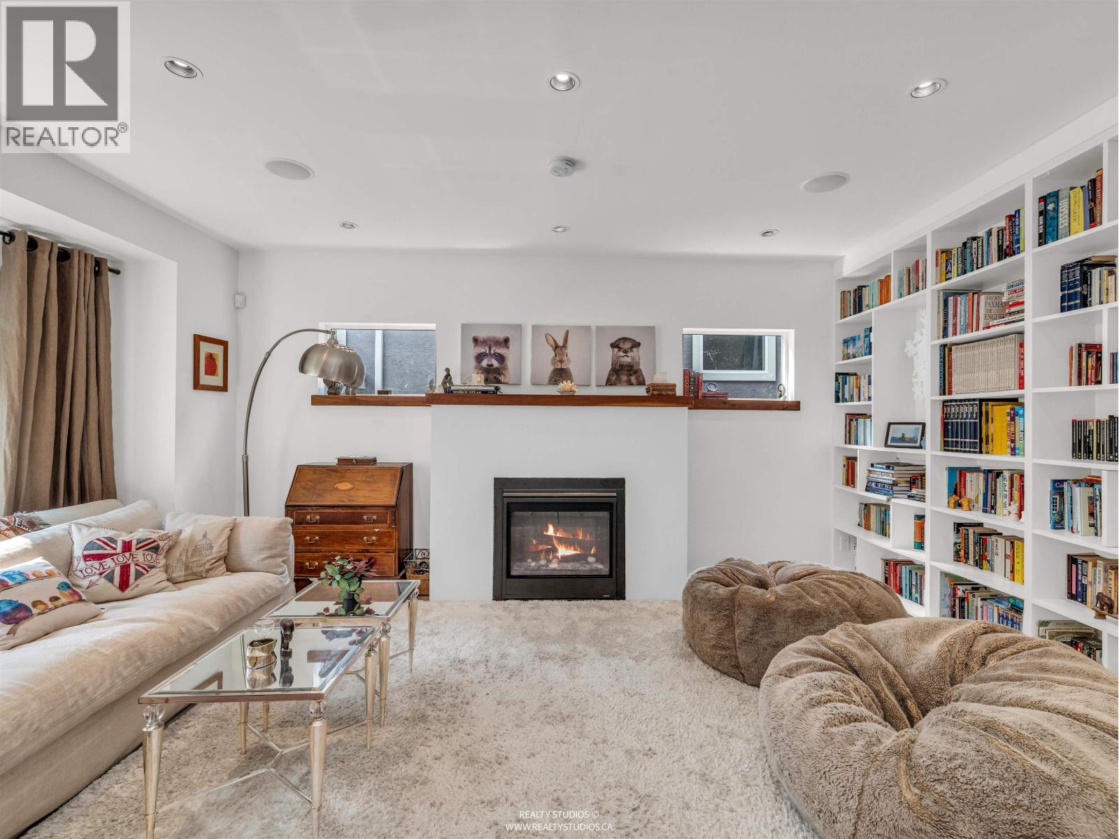 Property at 661 W 20TH AVENUE image 3