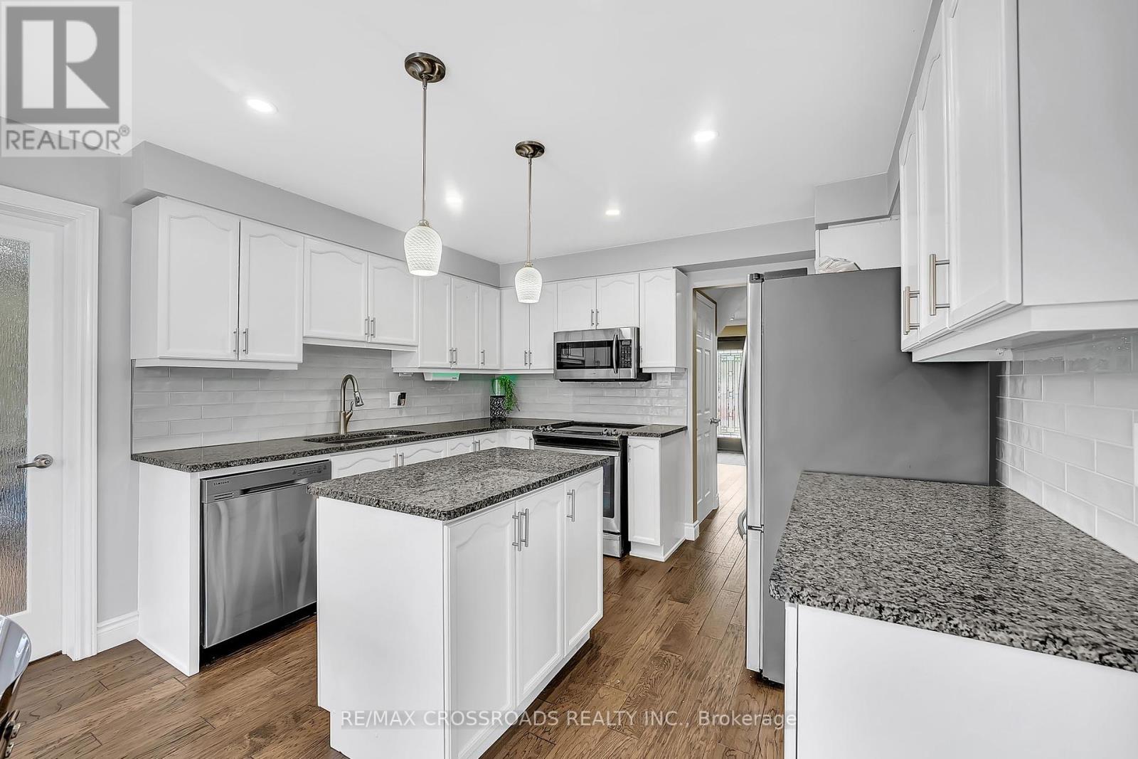 75 Barr Crescent, Brampton, Ontario  L6Z 3E3 - Photo 17 - W12392095