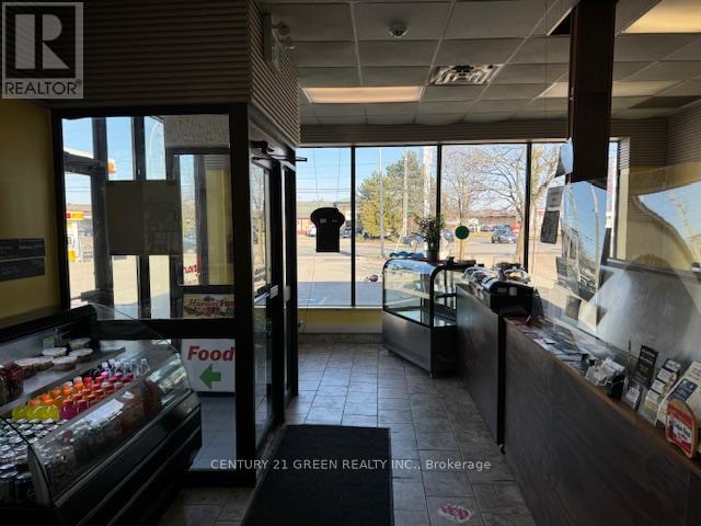 389a Ontario Street, St. Catharines, Ontario  L2R 5L3 - Photo 5 - X12393084