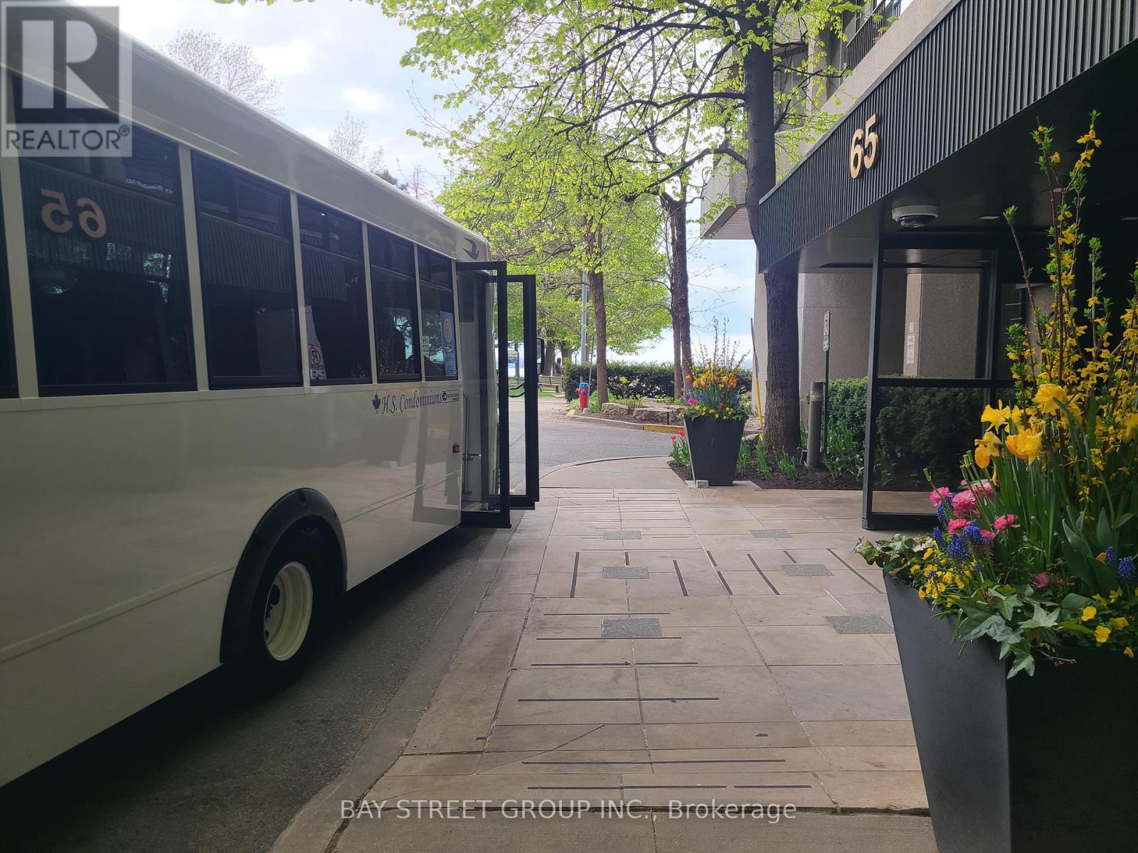1305 - 65 Harbour Square, Toronto, Ontario  M5J 2L4 - Photo 16 - C12392531