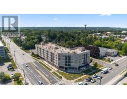 210 - 160 Wellington Street E, Aurora (Aurora Village), Ca