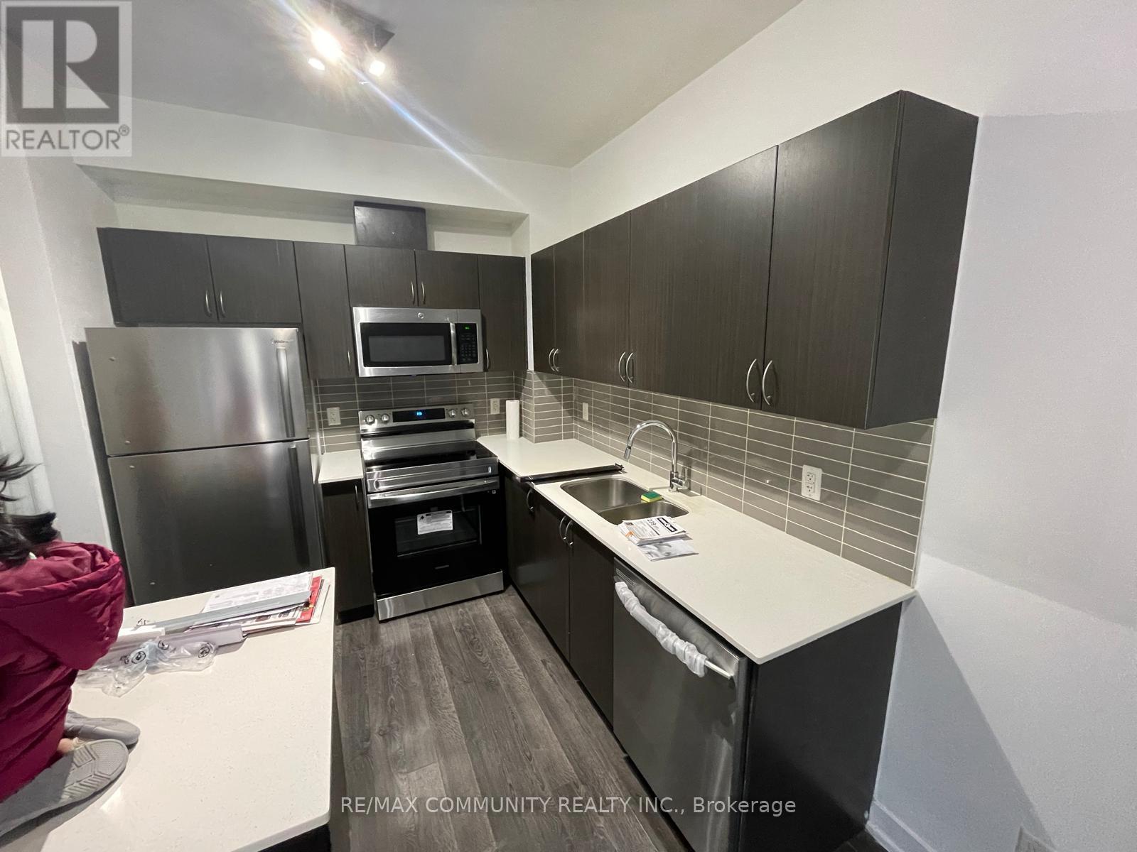 216 - 3560 St Clair Avenue E, Toronto, Ontario  M1K 0A9 - Photo 2 - E12393116
