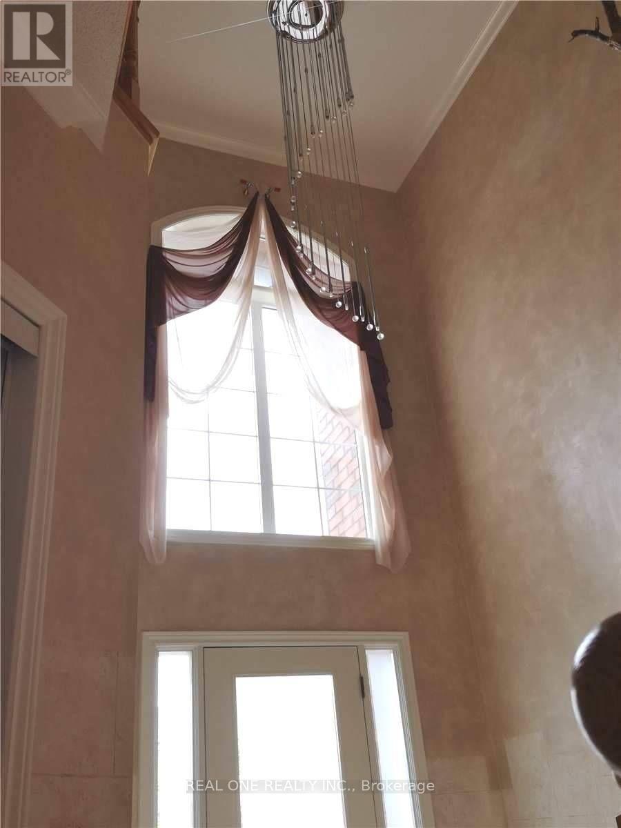 2 Bedrooms - 34 Edelweiss Avenue, Richmond Hill, Ontario  L4E 4L8 - Photo 3 - N12393102