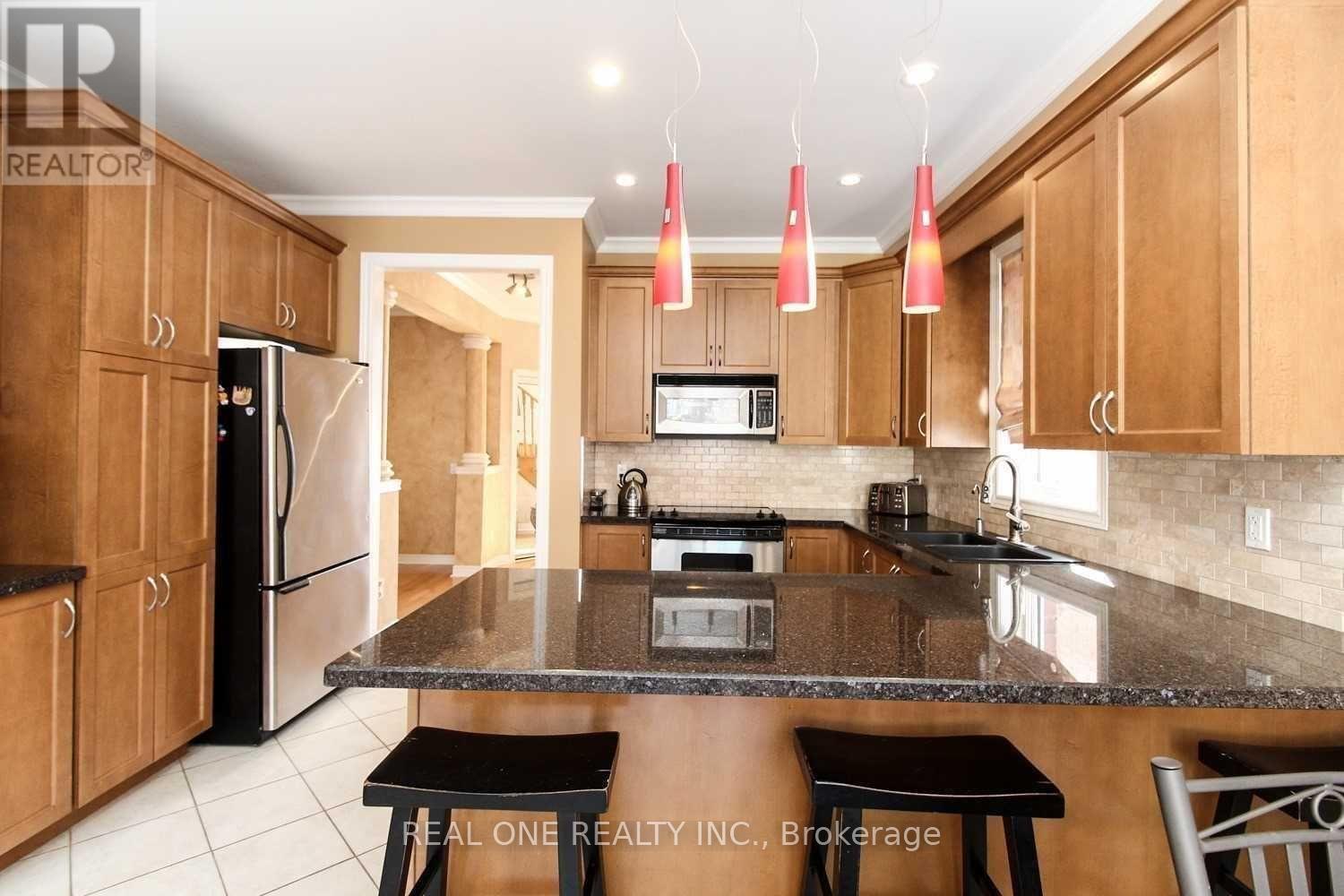2 Bedrooms - 34 Edelweiss Avenue, Richmond Hill, Ontario  L4E 4L8 - Photo 5 - N12393102