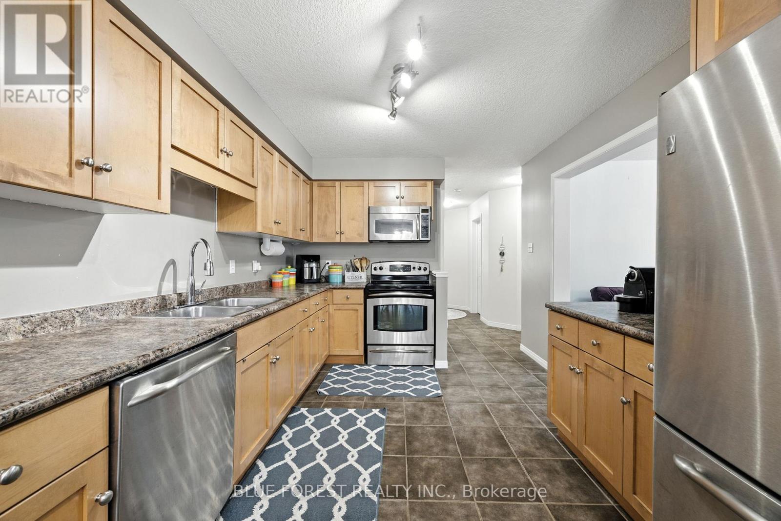 2087 Foxwood Avenue, London North (North S), Ontario  N6G 0C7 - Photo 12 - X12390781