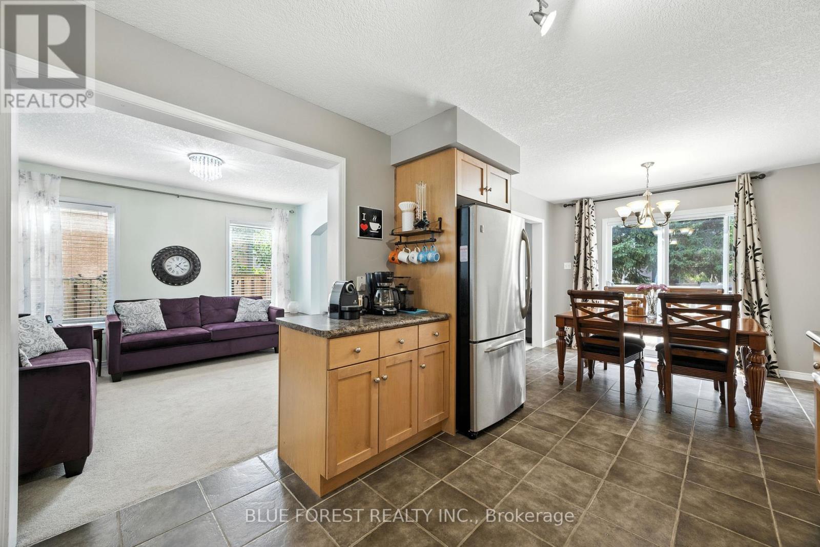 2087 Foxwood Avenue, London North (North S), Ontario  N6G 0C7 - Photo 13 - X12390781