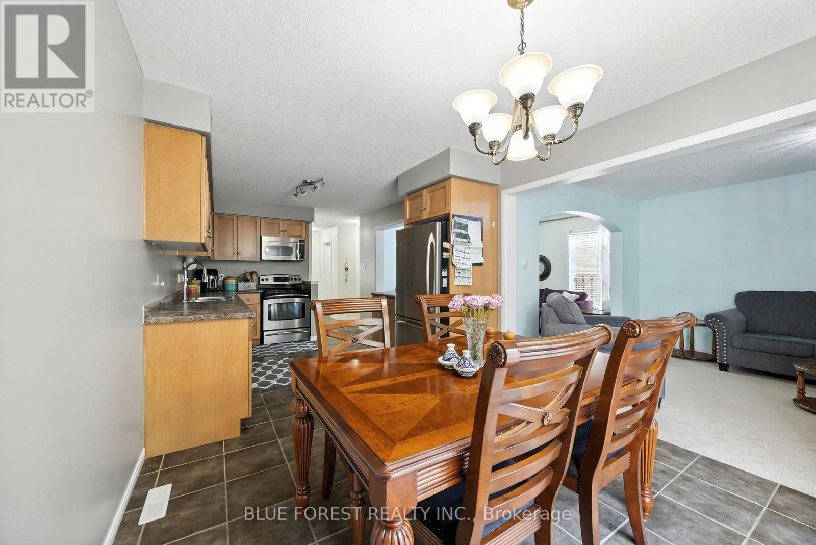 2087 Foxwood Avenue, London North (North S), Ontario  N6G 0C7 - Photo 11 - X12390781