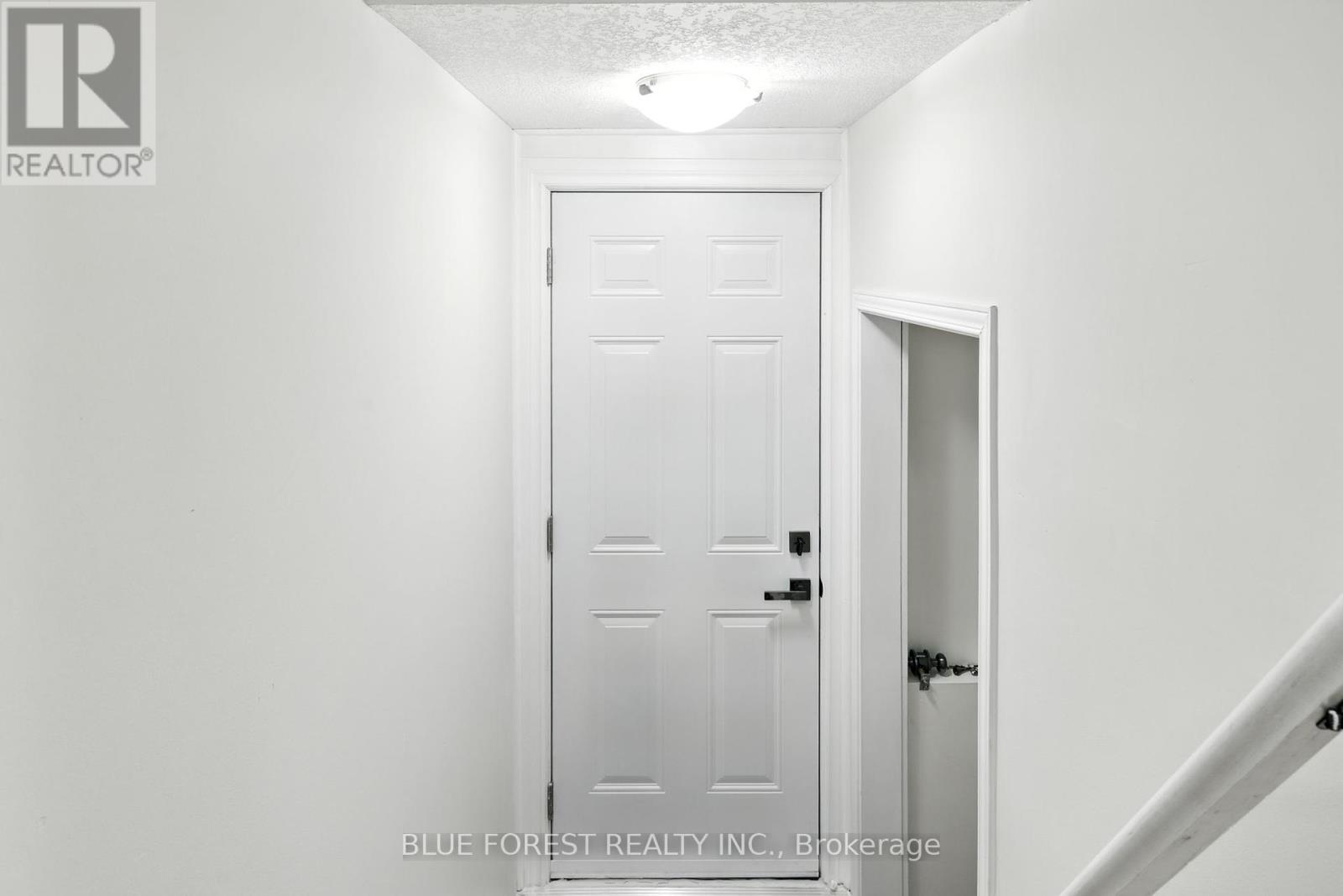 2087 Foxwood Avenue, London North (North S), Ontario  N6G 0C7 - Photo 26 - X12390781