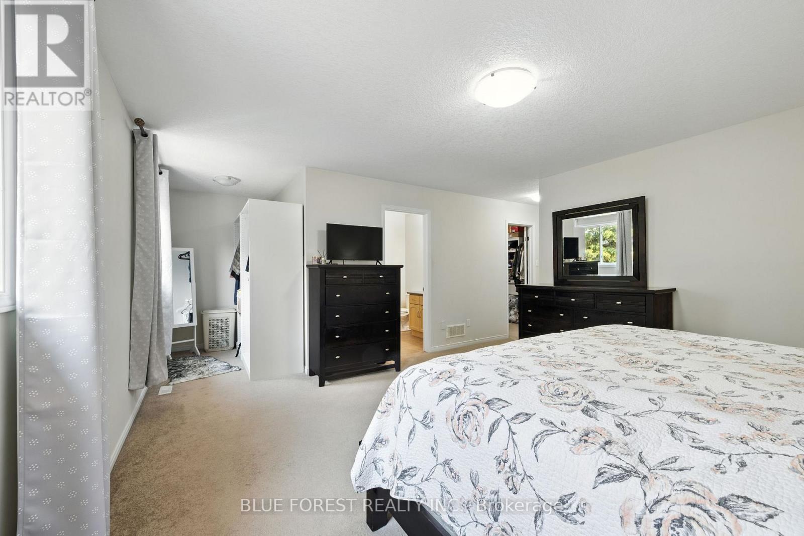 2087 Foxwood Avenue, London North (North S), Ontario  N6G 0C7 - Photo 22 - X12390781