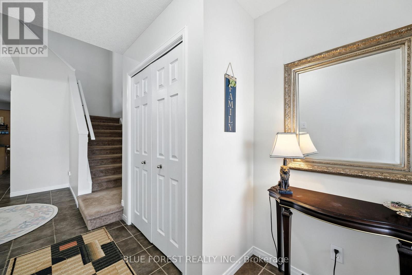 2087 Foxwood Avenue, London North (North S), Ontario  N6G 0C7 - Photo 6 - X12390781