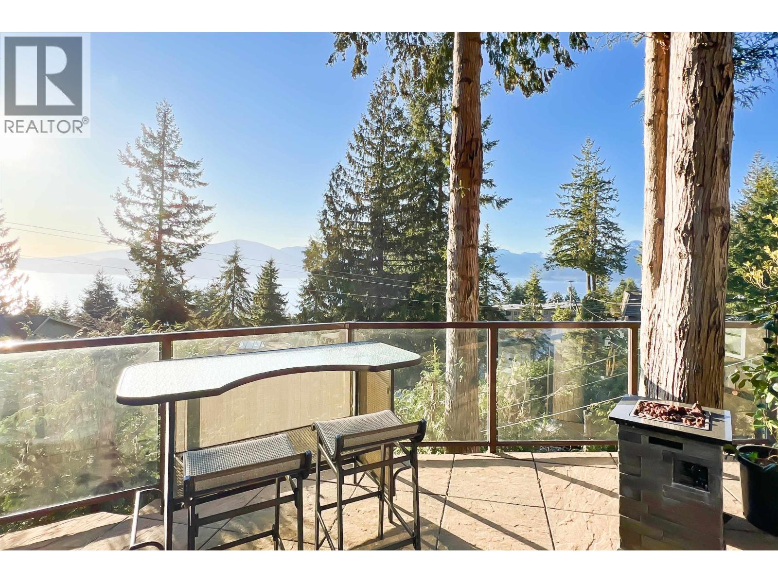 15 Oceanview Road, Lions Bay, British Columbia  V0N 2E0 - Photo 3 - R3045854