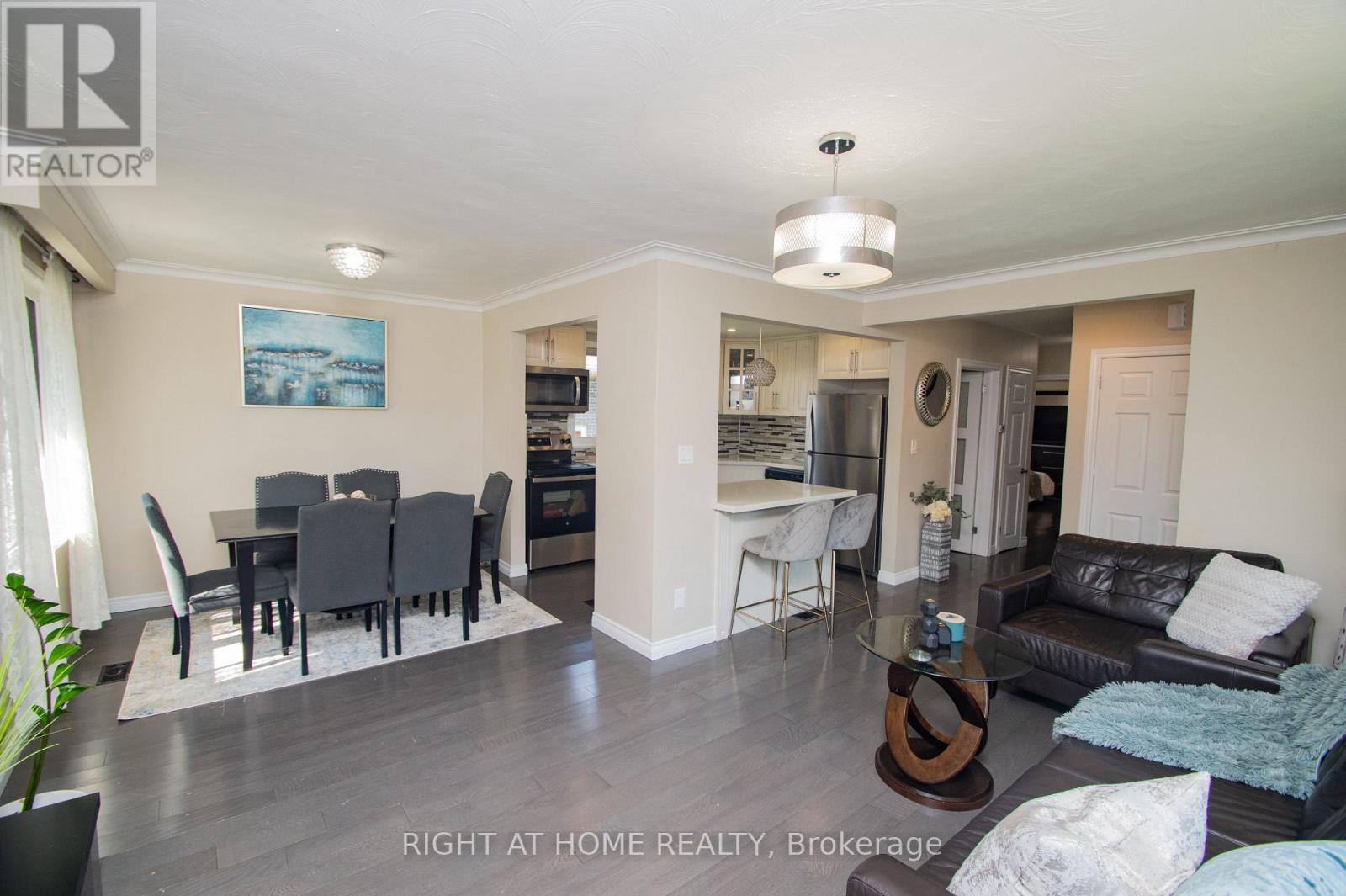 65 Bridgenorth Crescent, Toronto, Ontario  M9V 2M5 - Photo 6 - W12393111