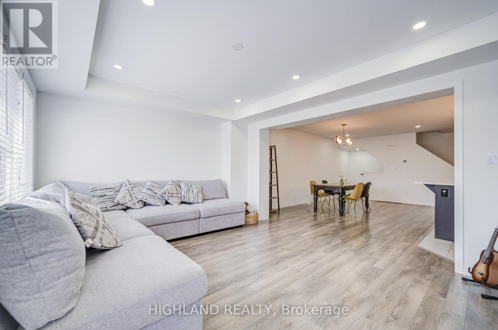 283 Murlock Heights, Milton, Ontario  L9E 1C2 - Photo 12 - W12393125