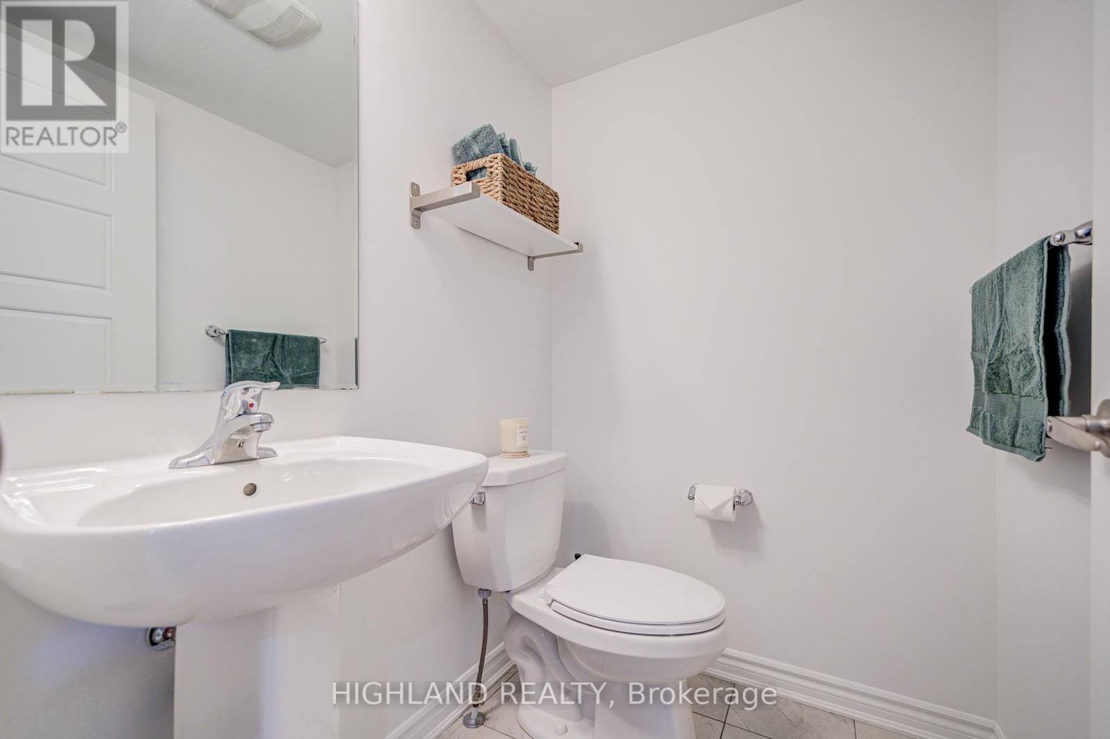 283 Murlock Heights, Milton, Ontario  L9E 1C2 - Photo 6 - W12393125