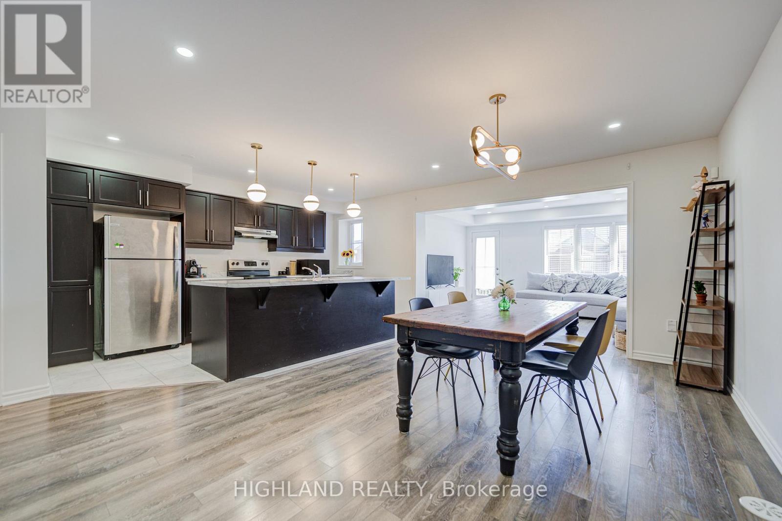 283 Murlock Heights, Milton, Ontario  L9E 1C2 - Photo 7 - W12393125