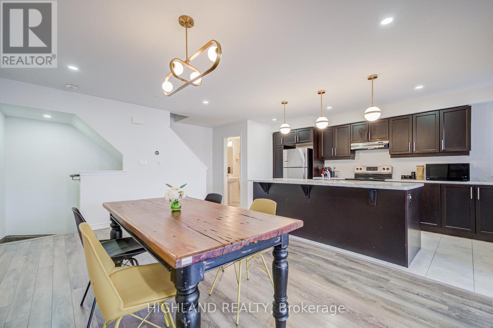 283 Murlock Heights, Milton, Ontario  L9E 1C2 - Photo 9 - W12393125