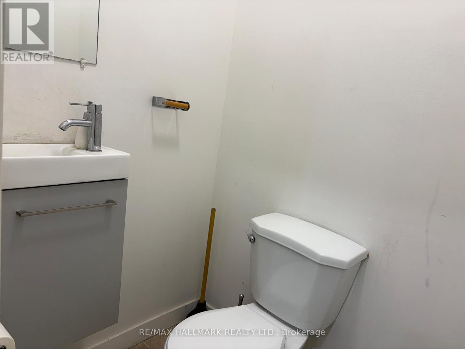 221-223 Dundas Street, London East (East K), Ontario  M6A 1H1 - Photo 4 - X12393101