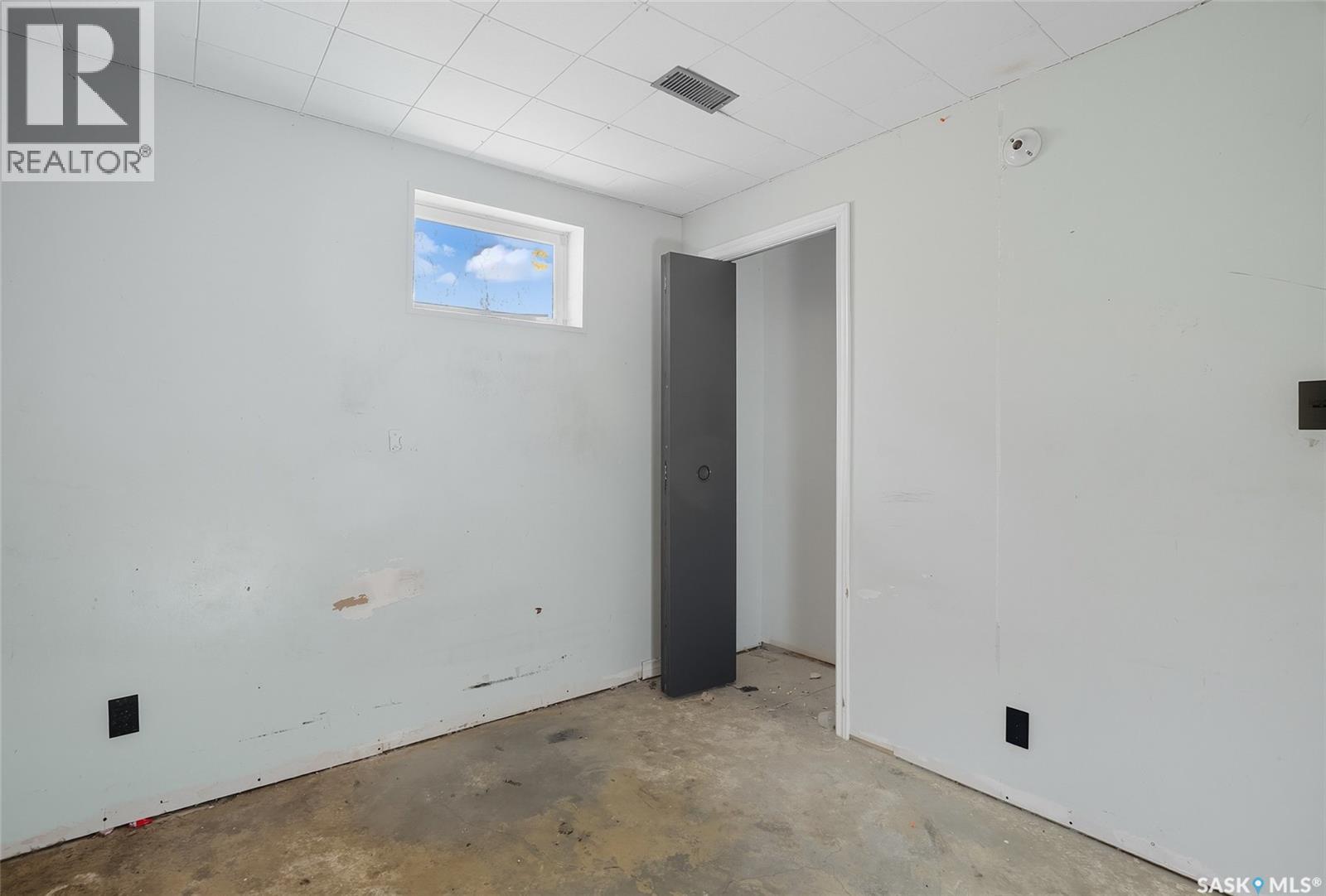 308 3rd Avenue, Young, Saskatchewan  S0K 4Y0 - Photo 24 - SK017803