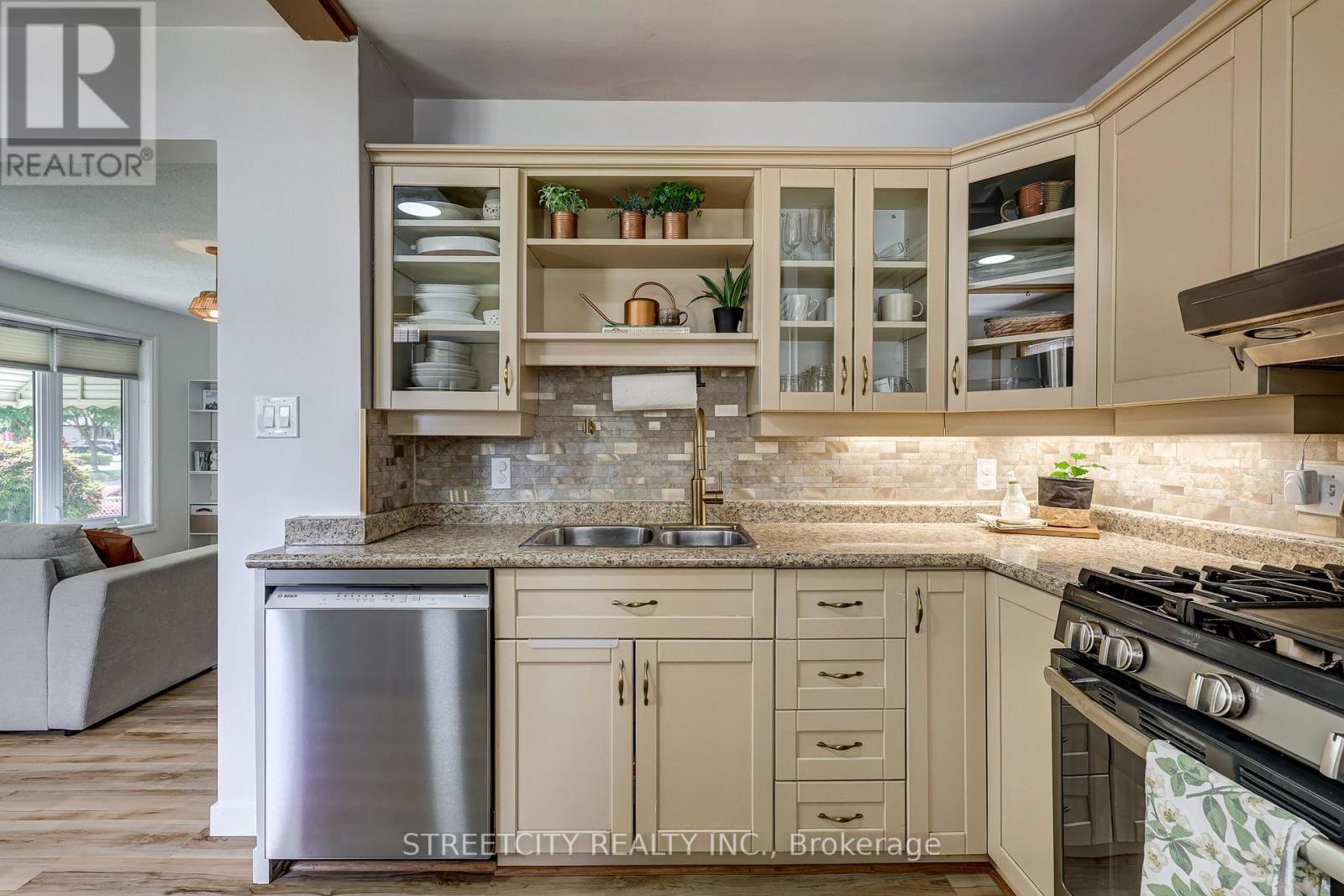 260 Tweedsmuir Avenue, London East, Ontario  N5W 1L3 - Photo 21 - X12388899
