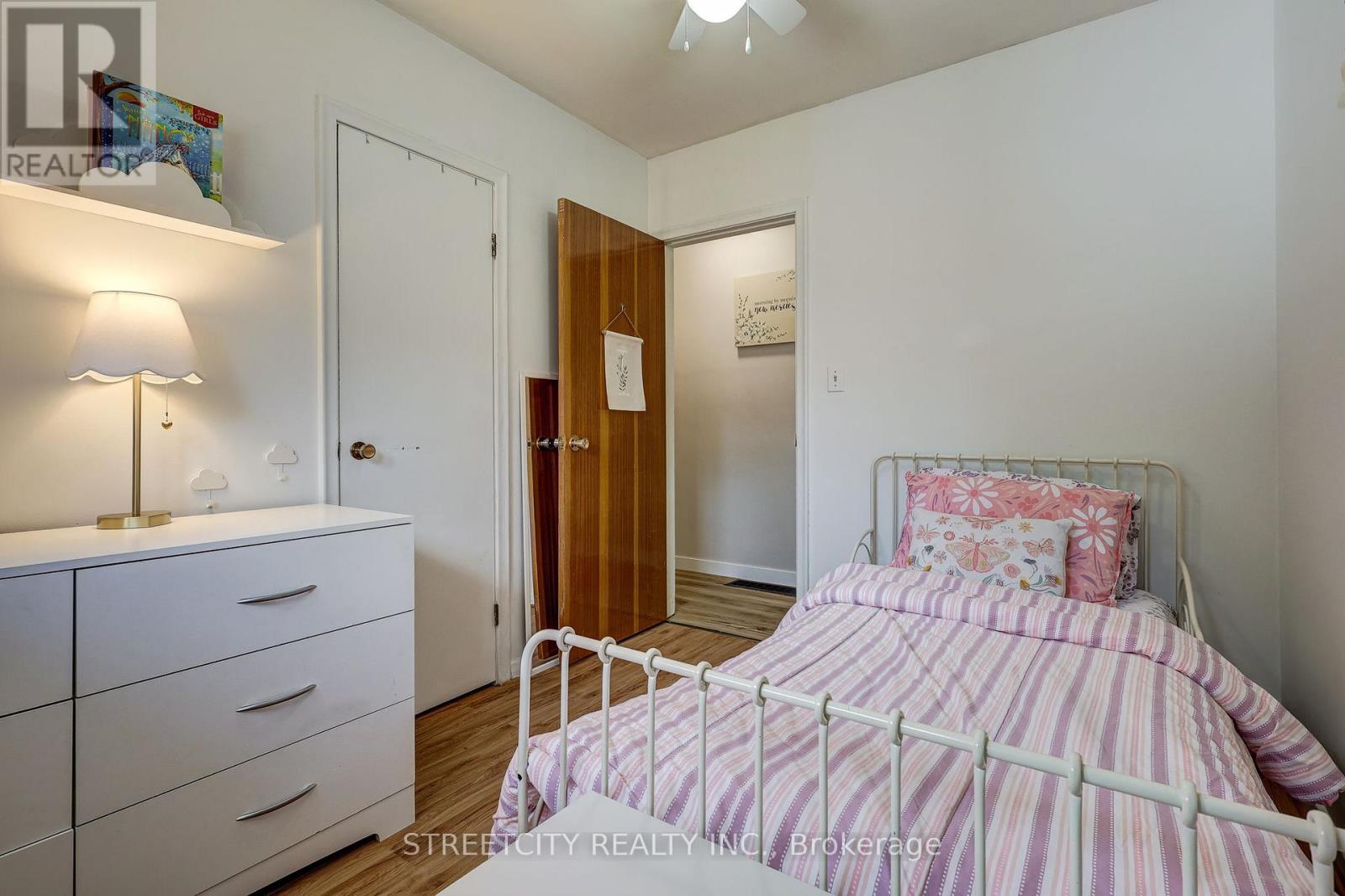 260 Tweedsmuir Avenue, London East, Ontario  N5W 1L3 - Photo 24 - X12388899