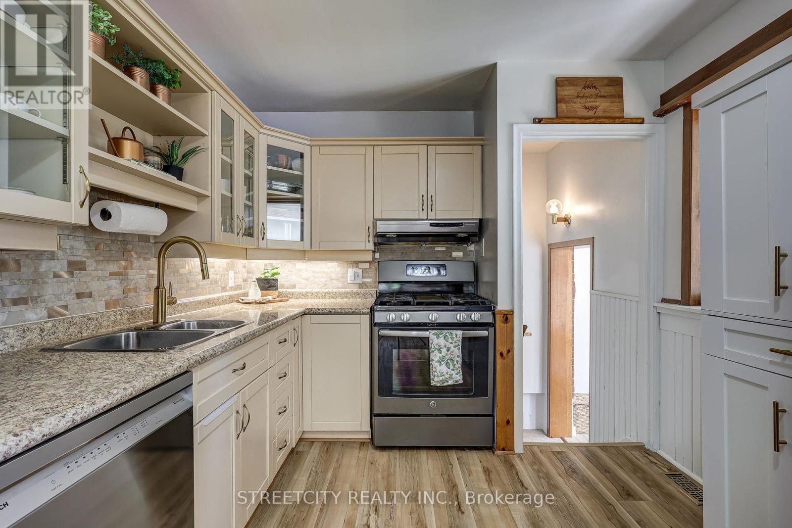 260 Tweedsmuir Avenue, London East, Ontario  N5W 1L3 - Photo 19 - X12388899