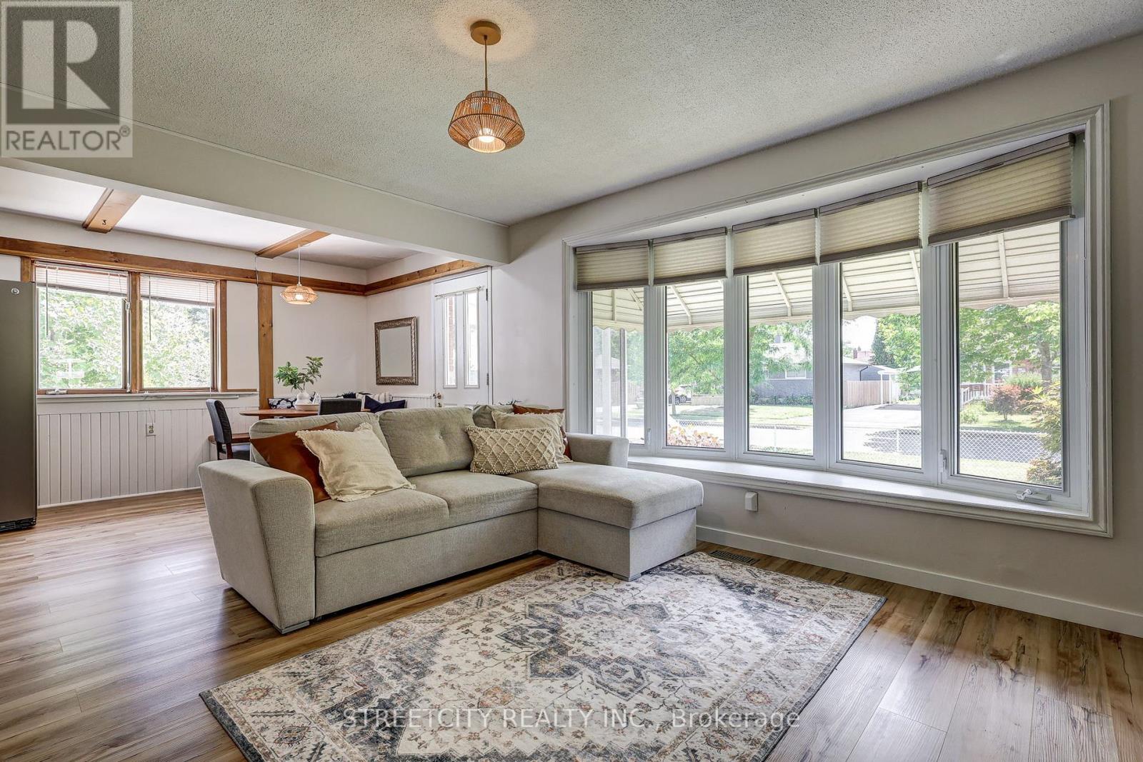 260 Tweedsmuir Avenue, London East, Ontario  N5W 1L3 - Photo 14 - X12388899