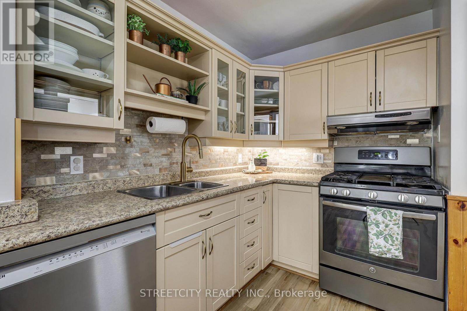 260 Tweedsmuir Avenue, London East, Ontario  N5W 1L3 - Photo 20 - X12388899