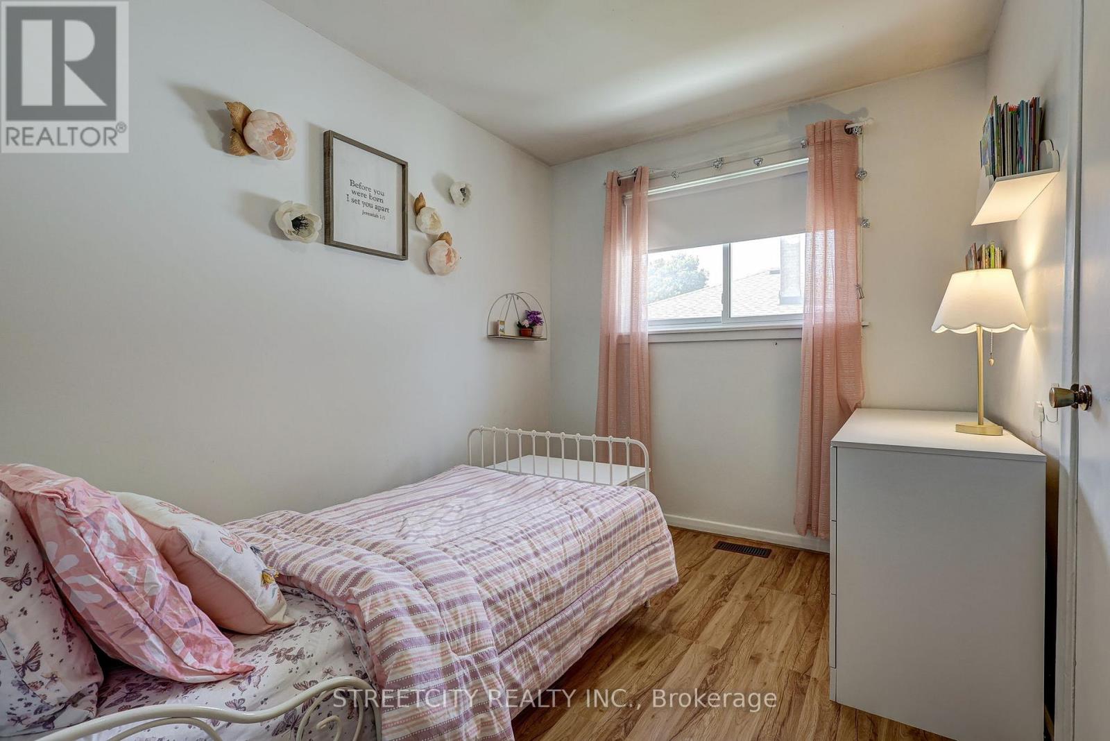 260 Tweedsmuir Avenue, London East, Ontario  N5W 1L3 - Photo 23 - X12388899