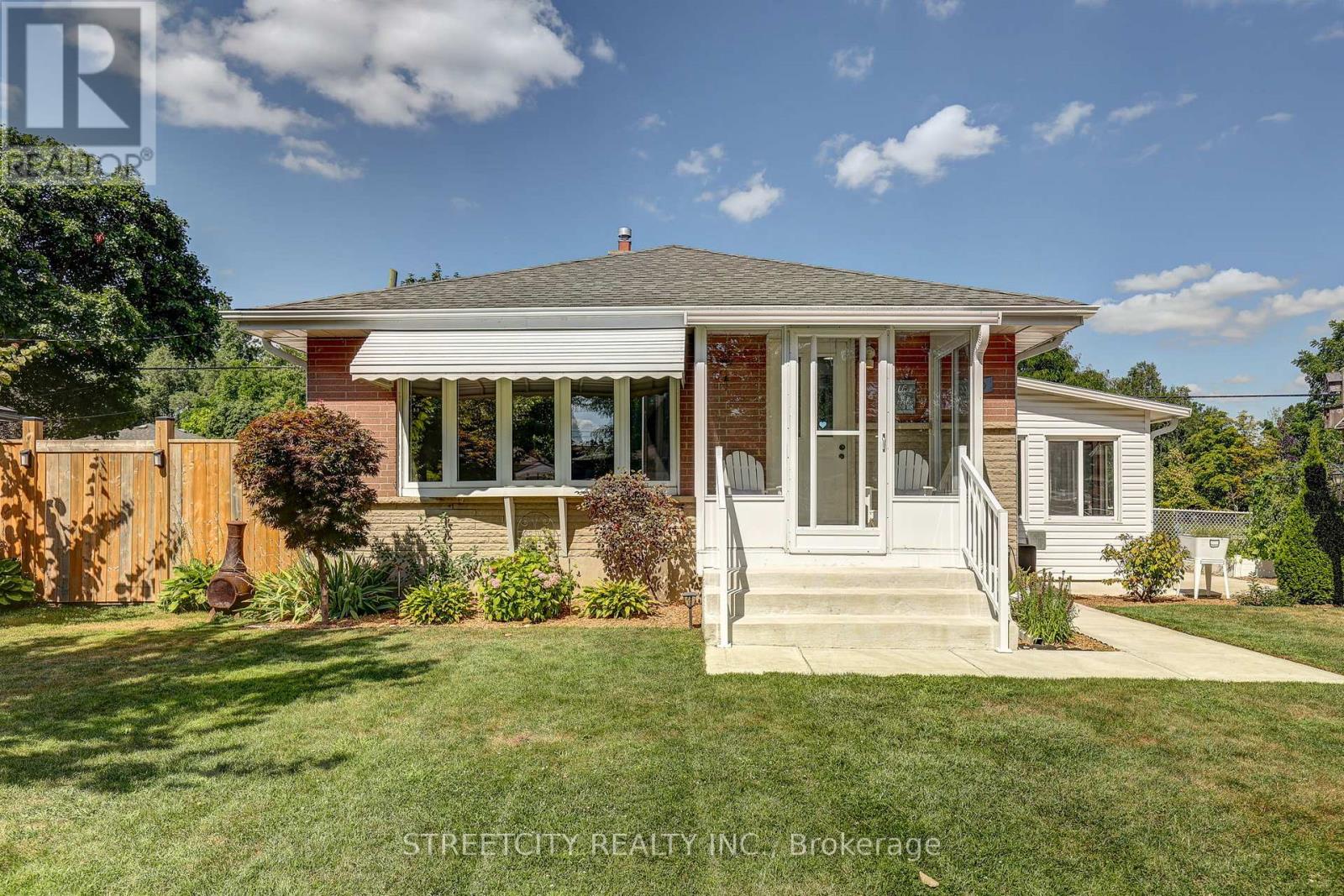 260 TWEEDSMUIR AVENUE, London East, Ontario