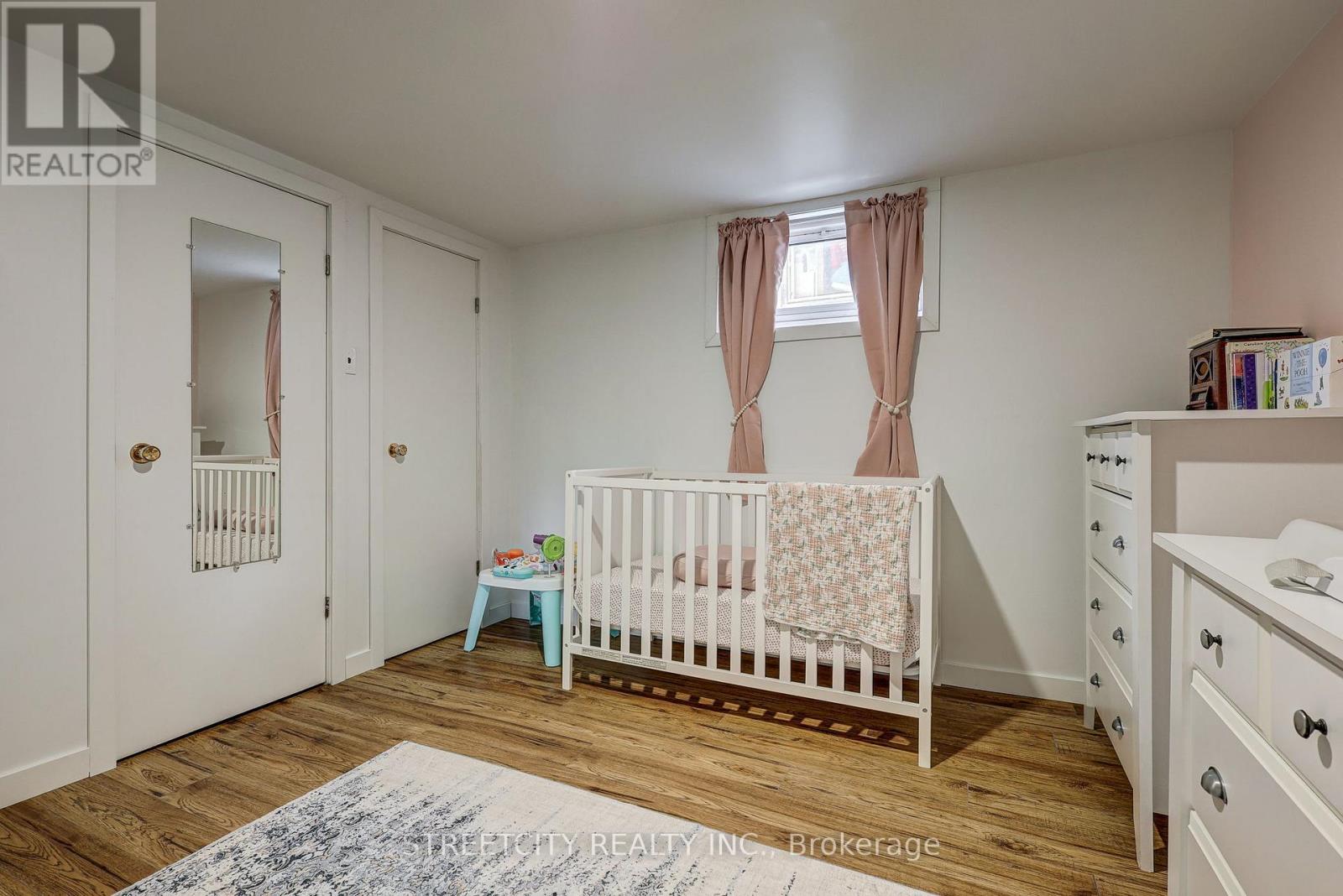 260 Tweedsmuir Avenue, London East, Ontario  N5W 1L3 - Photo 35 - X12388899