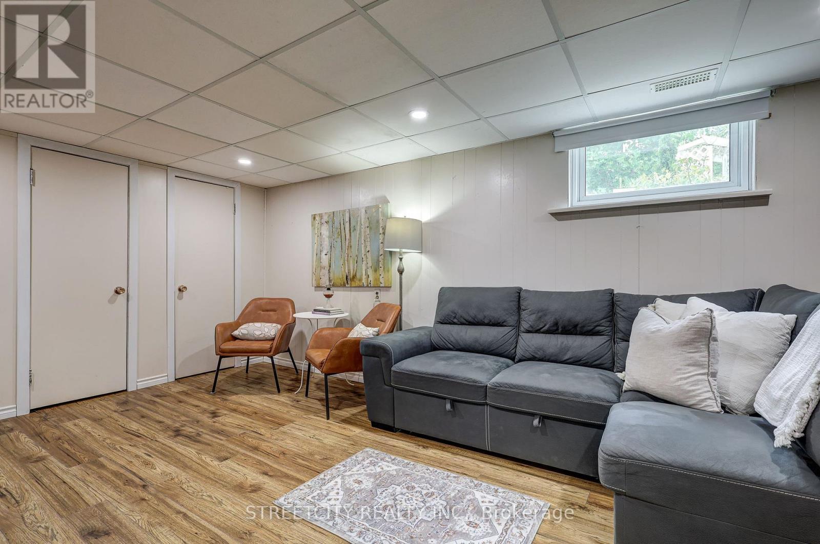 260 Tweedsmuir Avenue, London East, Ontario  N5W 1L3 - Photo 32 - X12388899