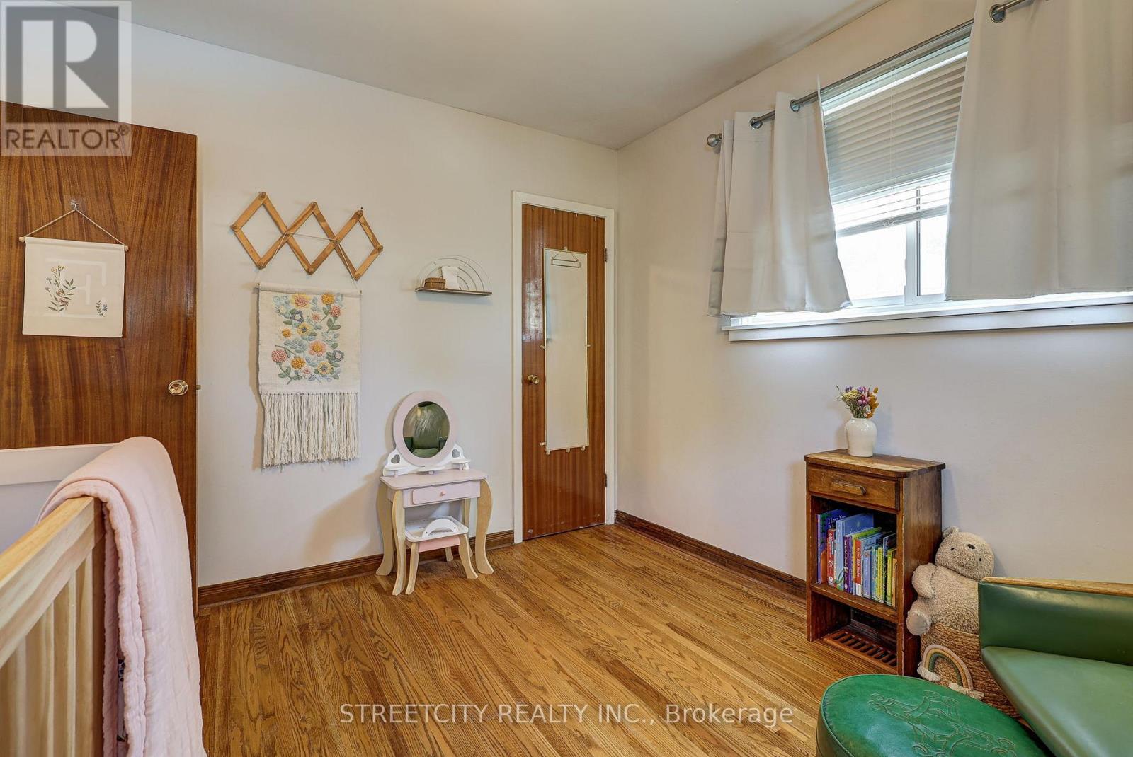 260 Tweedsmuir Avenue, London East, Ontario  N5W 1L3 - Photo 26 - X12388899