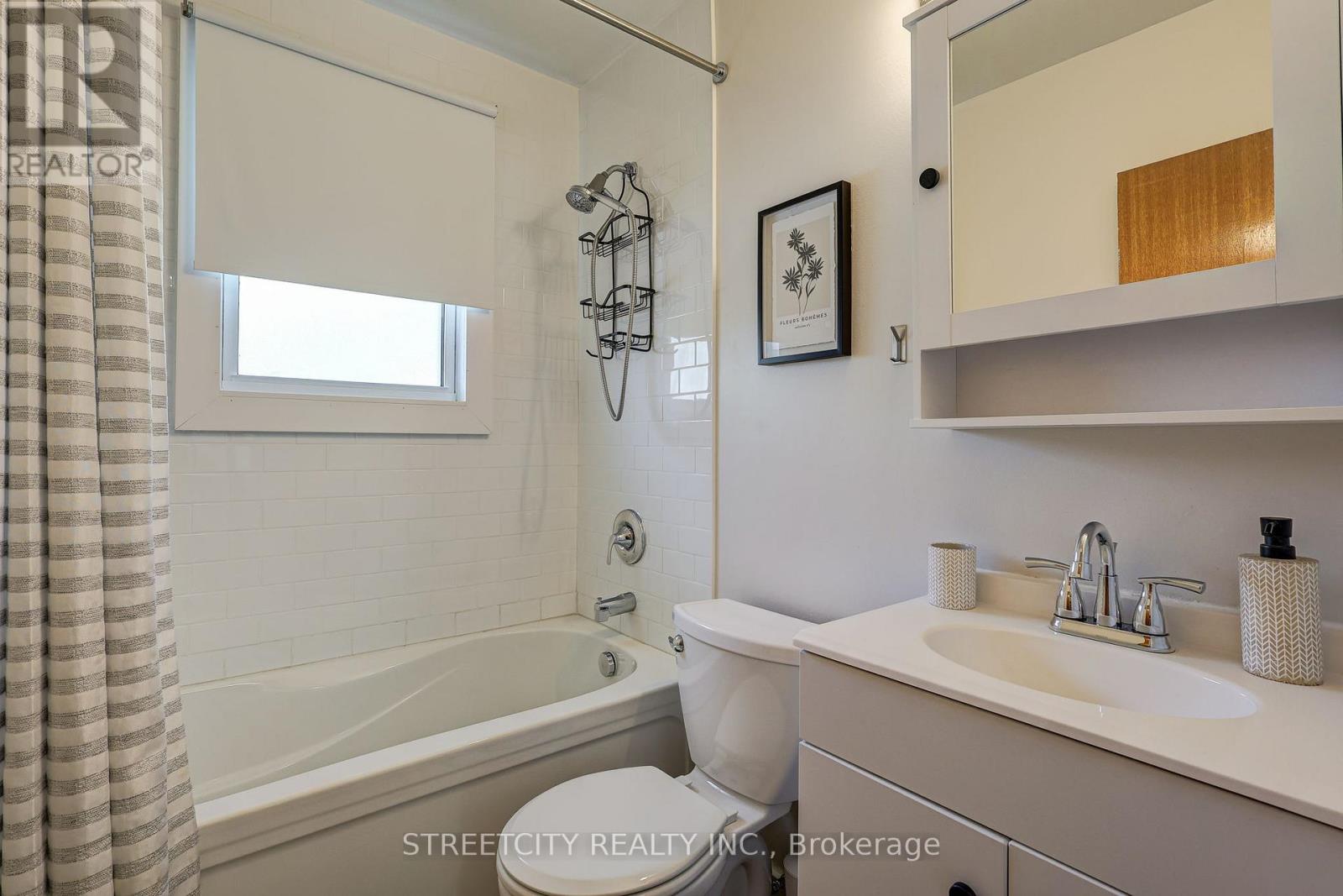 260 Tweedsmuir Avenue, London East, Ontario  N5W 1L3 - Photo 30 - X12388899