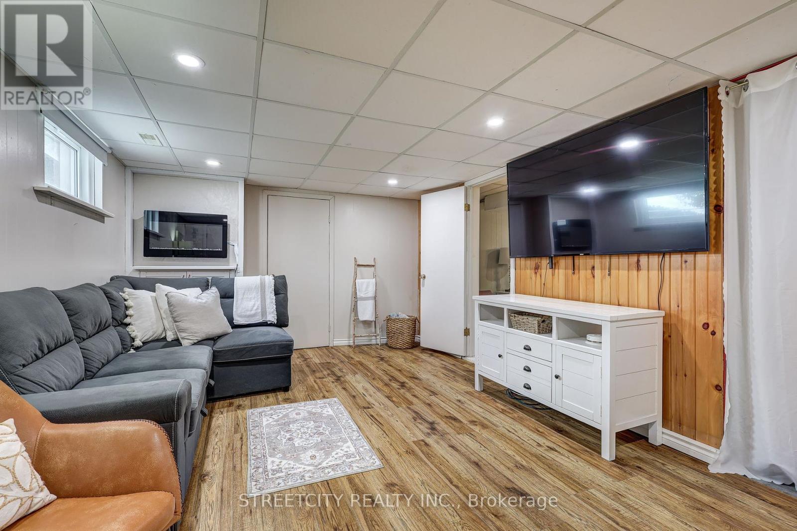 260 Tweedsmuir Avenue, London East, Ontario  N5W 1L3 - Photo 31 - X12388899