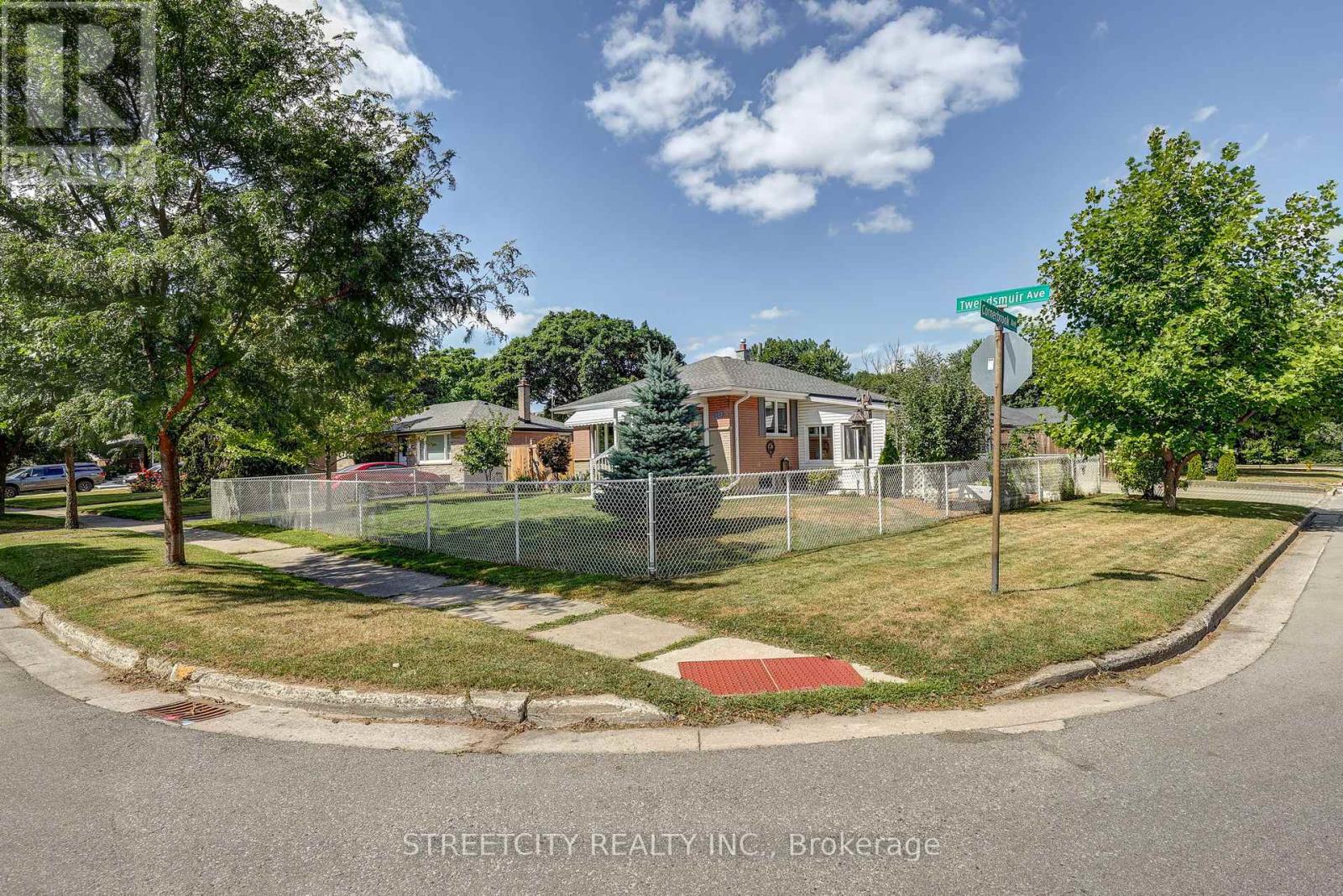 260 Tweedsmuir Avenue, London East, Ontario  N5W 1L3 - Photo 3 - X12388899