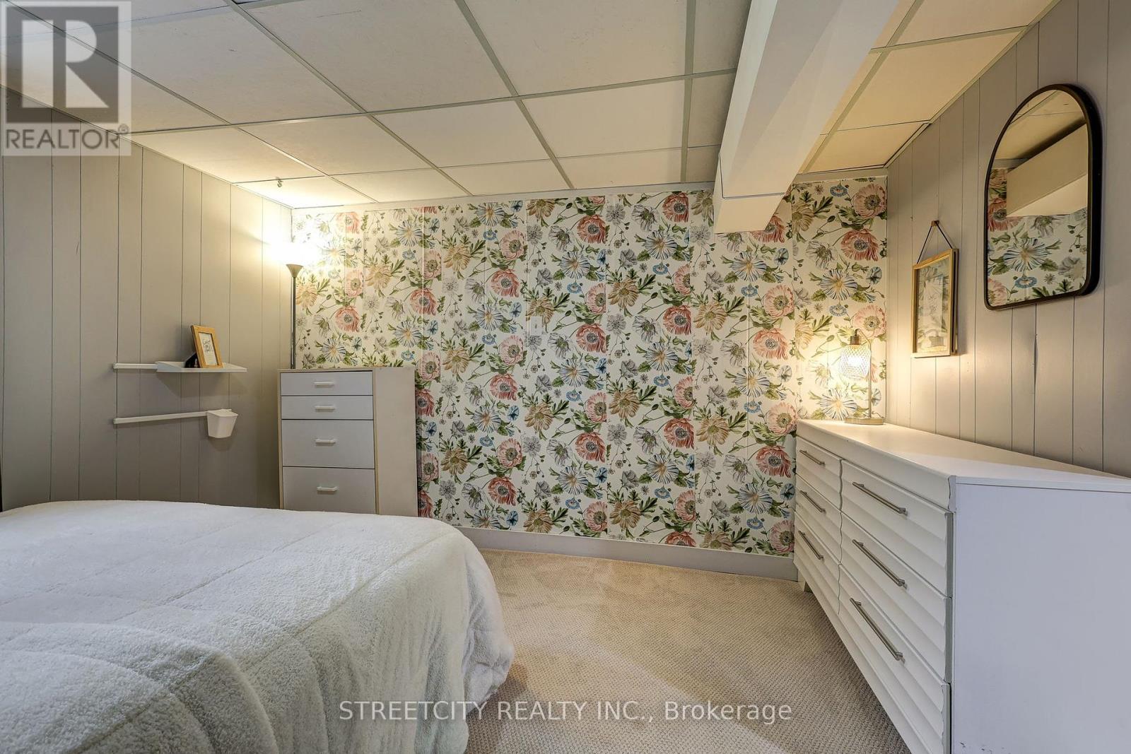 260 Tweedsmuir Avenue, London East, Ontario  N5W 1L3 - Photo 37 - X12388899