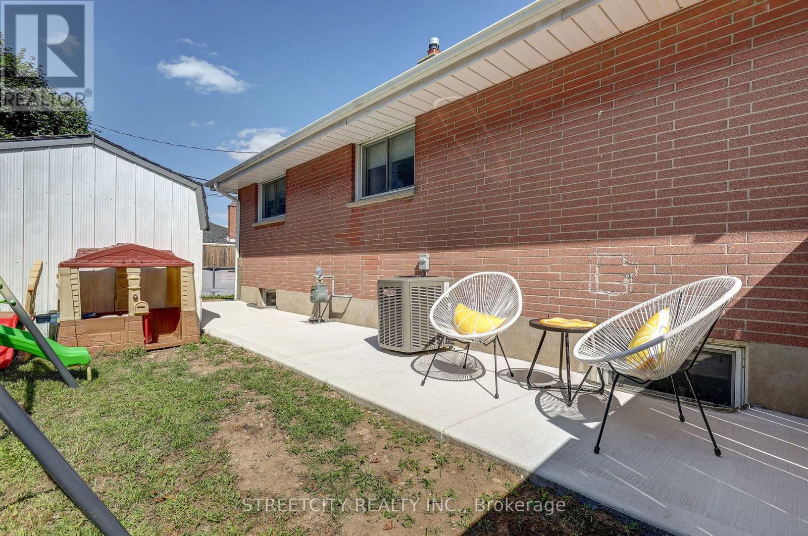 260 Tweedsmuir Avenue, London East, Ontario  N5W 1L3 - Photo 46 - X12388899