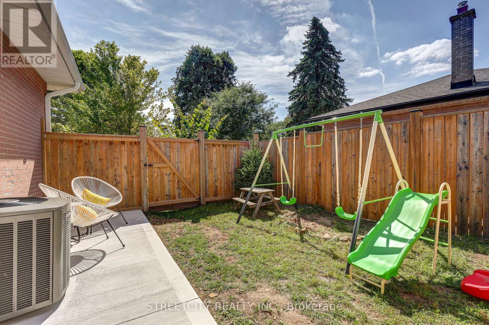 260 Tweedsmuir Avenue, London East, Ontario  N5W 1L3 - Photo 45 - X12388899