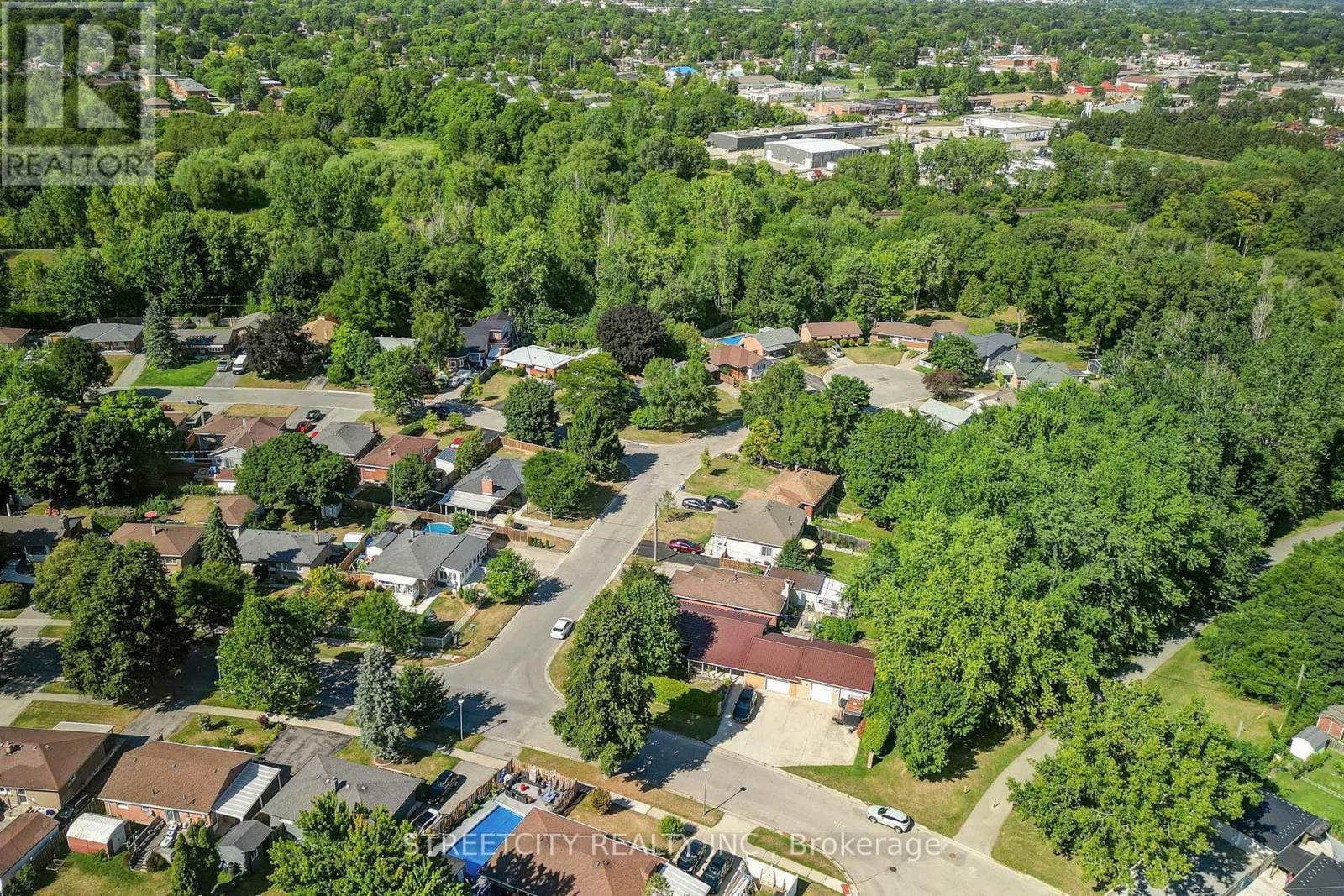 260 Tweedsmuir Avenue, London East, Ontario  N5W 1L3 - Photo 5 - X12388899